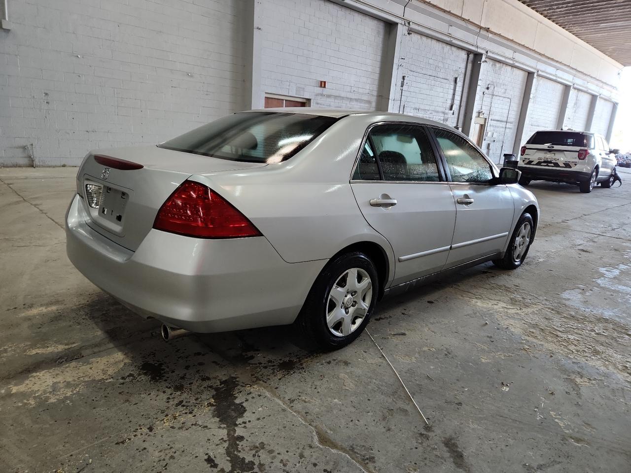 2007 Honda Accord Lx Silver vin: 1HGCM564X7A101660 Damage: Right Qtr Panel, Dent(S) W/No Paint Dmg, 5 To 6 Inches