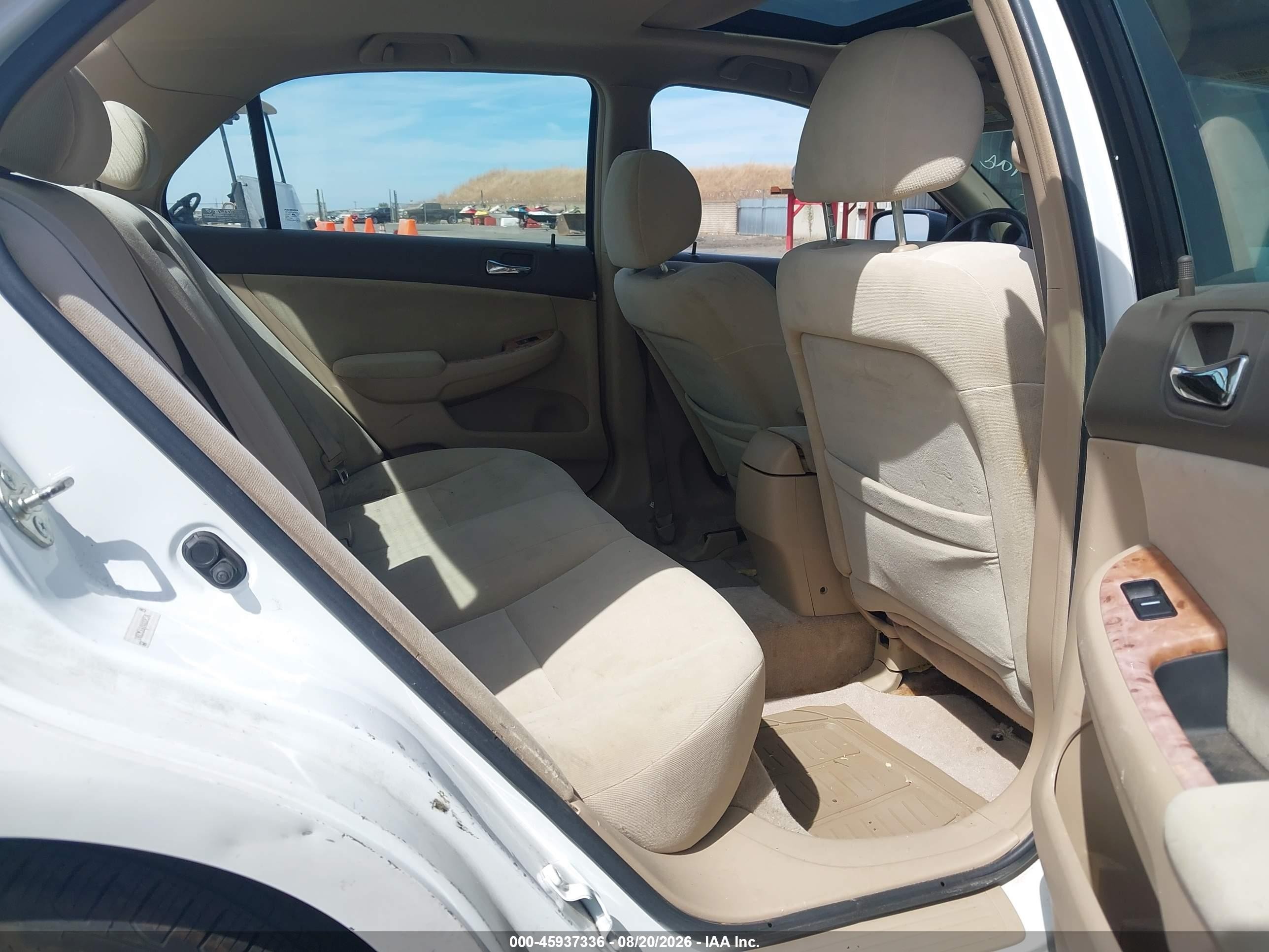 2004 Honda Accord 2.4 Ex White vin: 1HGCM56614A008376