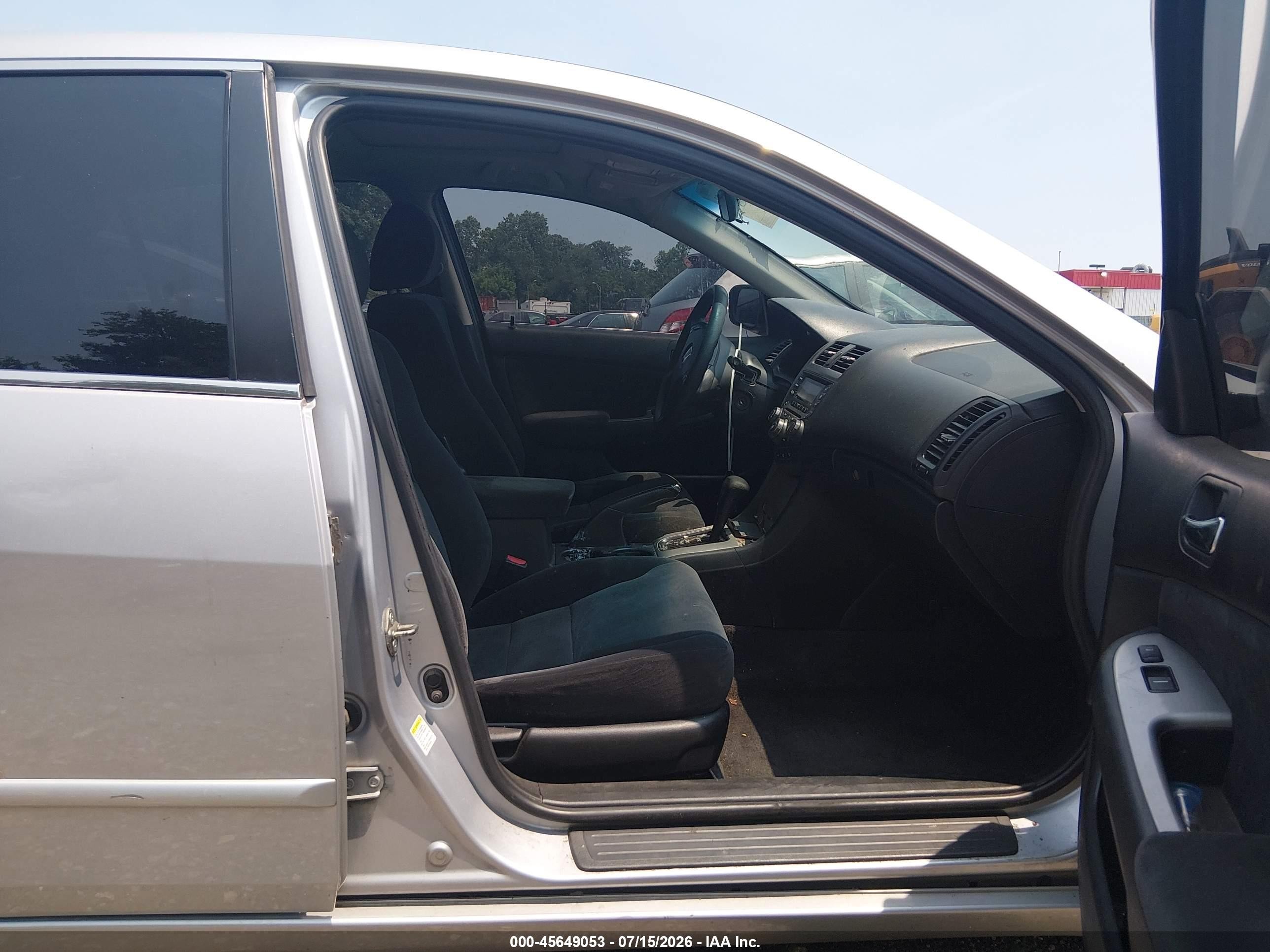 2003 Honda Accord Sdn Ex Silver vin: 1HGCM56663A077157