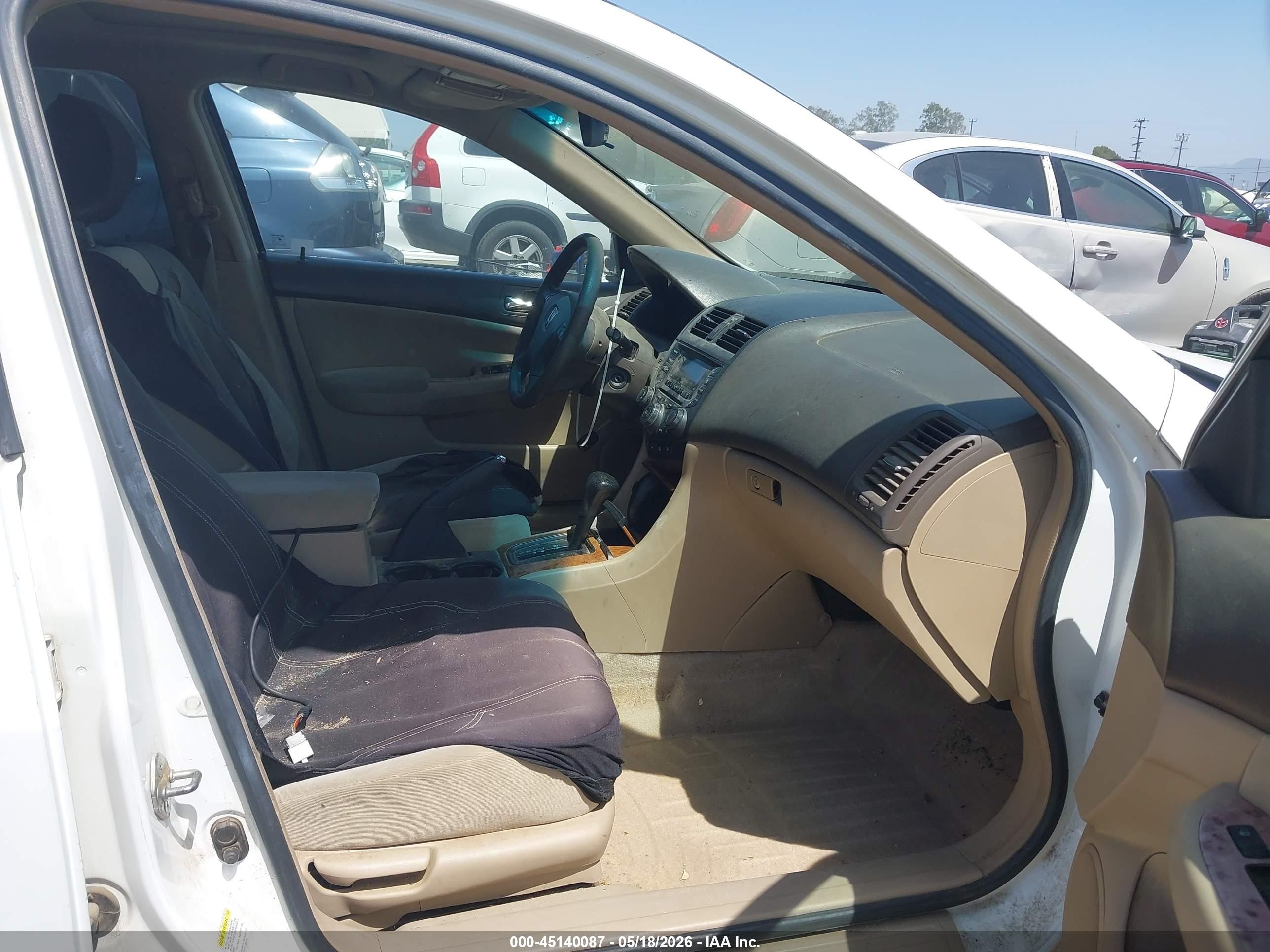 2004 Honda Accord 2.4 Ex White vin: 1HGCM56664A008387