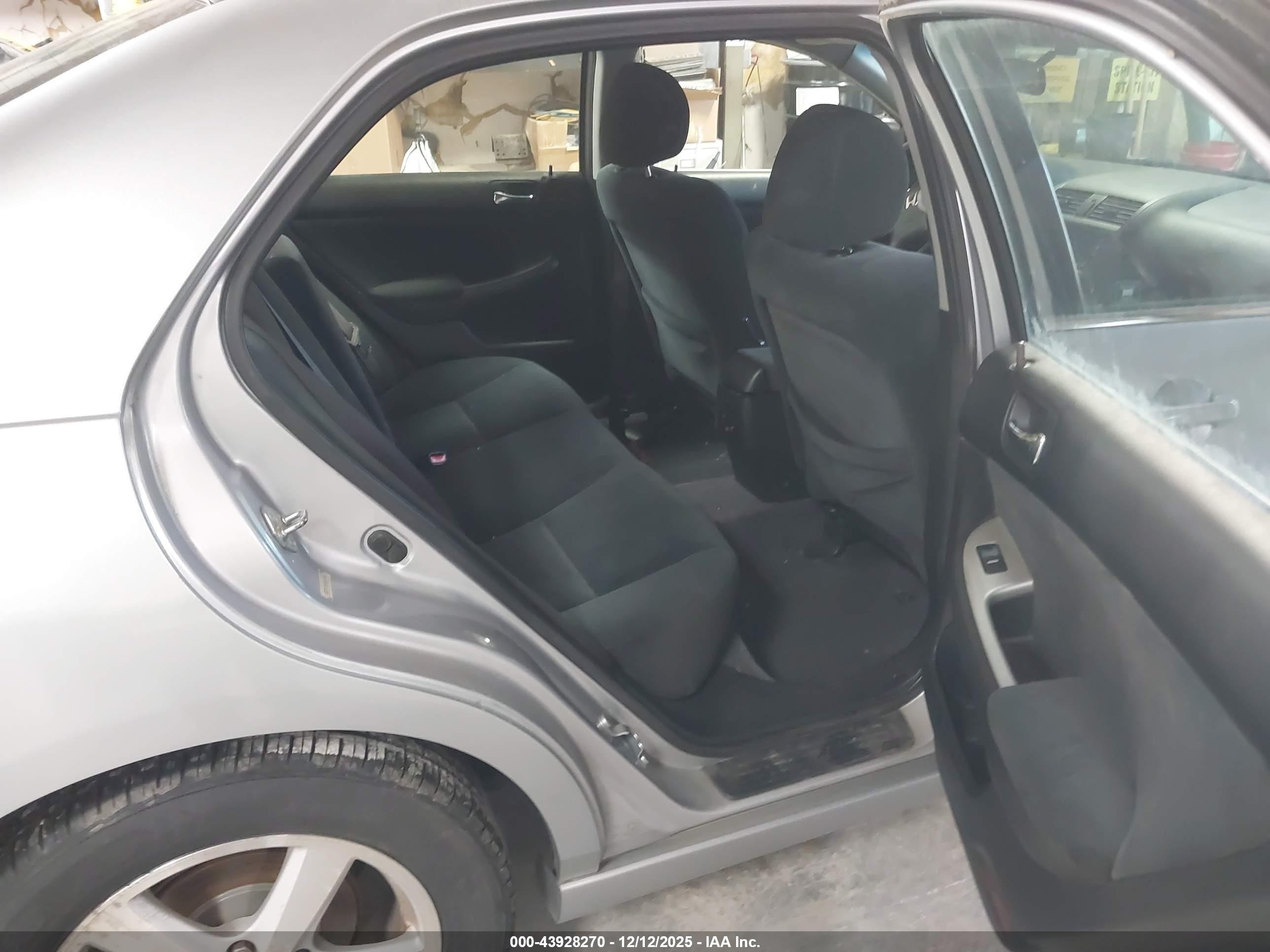 2004 Honda Accord 2.4 Ex Silver vin: 1HGCM56664A047481