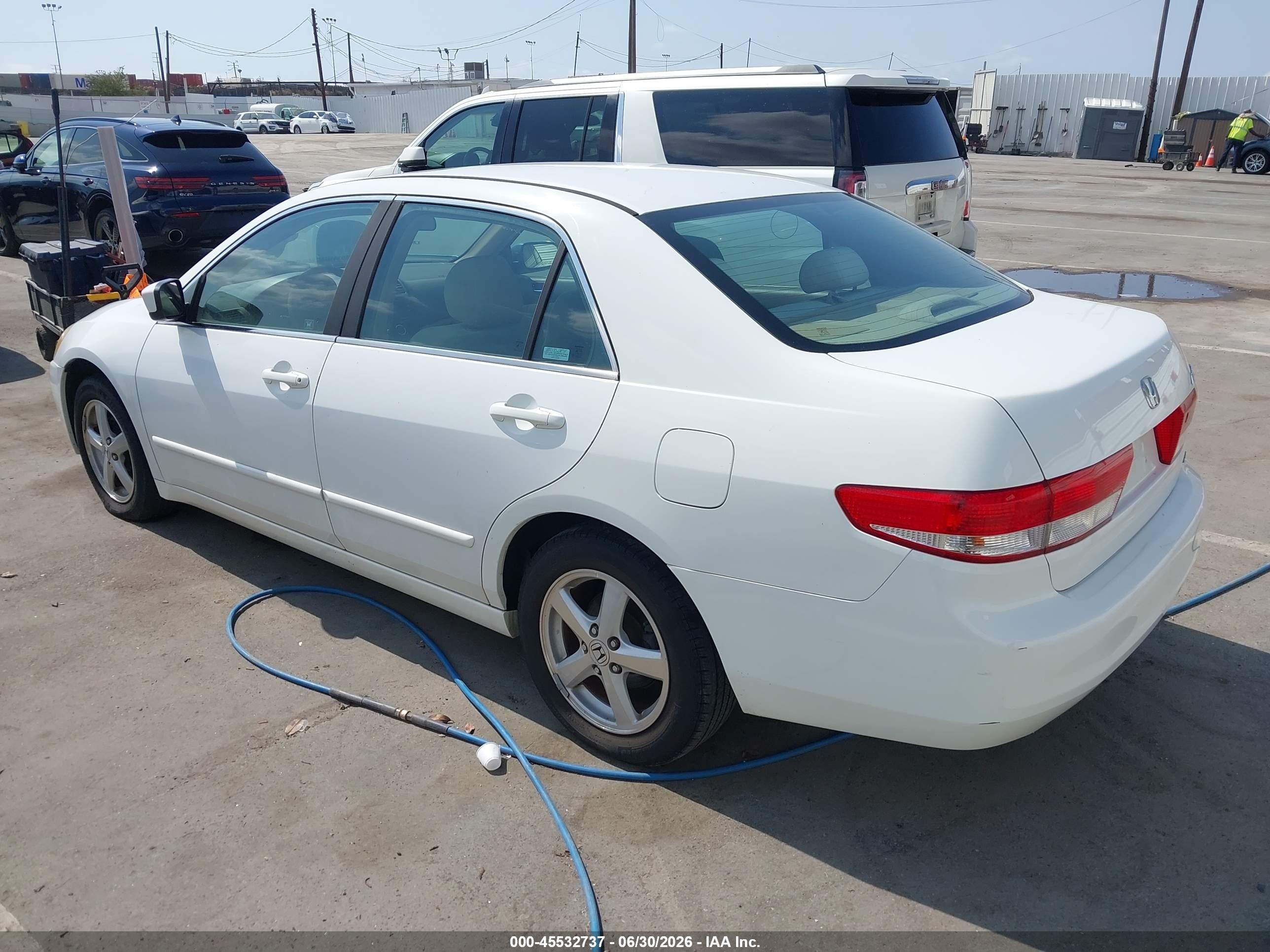 2004 Honda Accord 2.4 Ex White vin: 1HGCM56684A078781