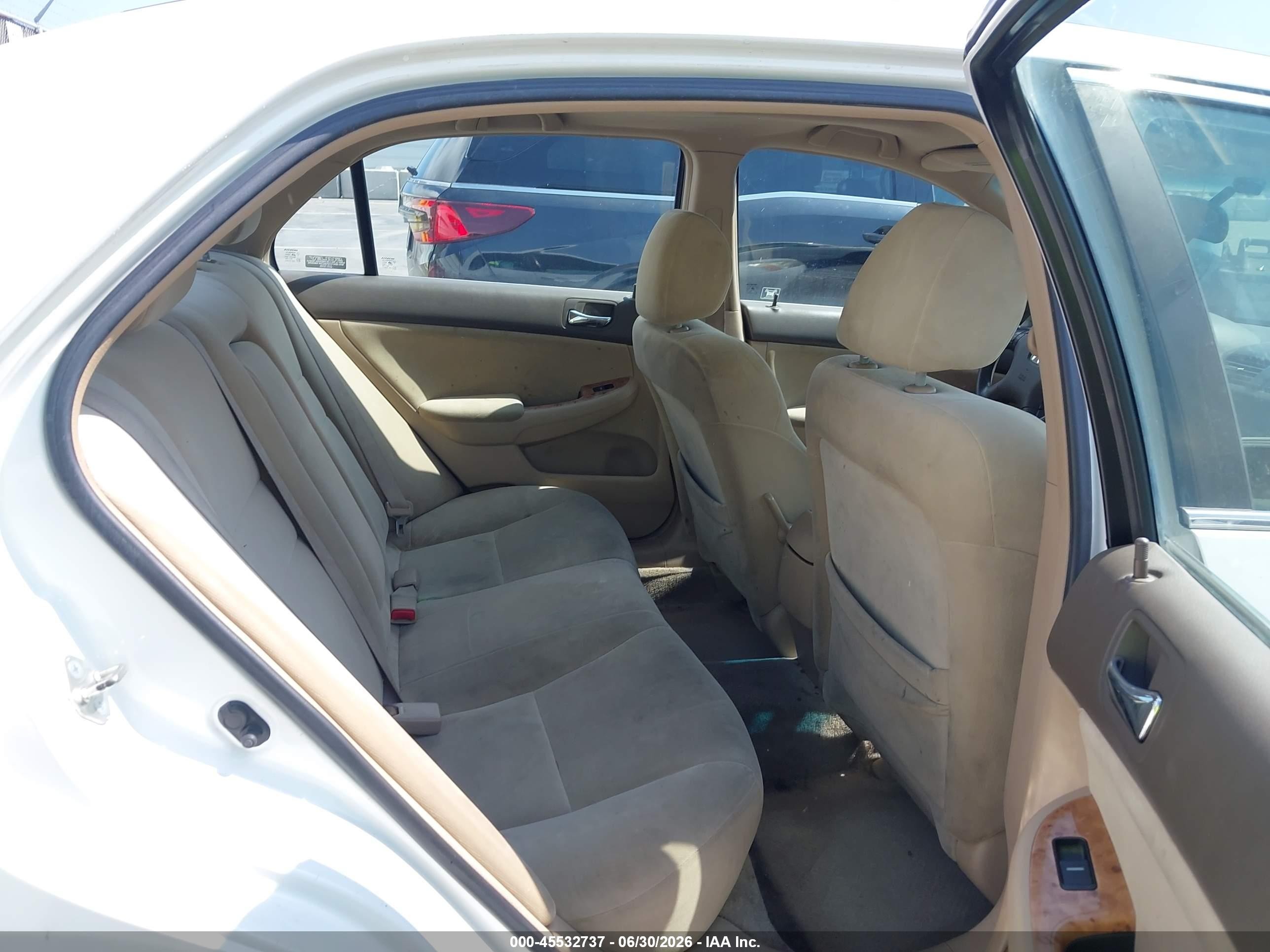 2004 Honda Accord 2.4 Ex White vin: 1HGCM56684A078781