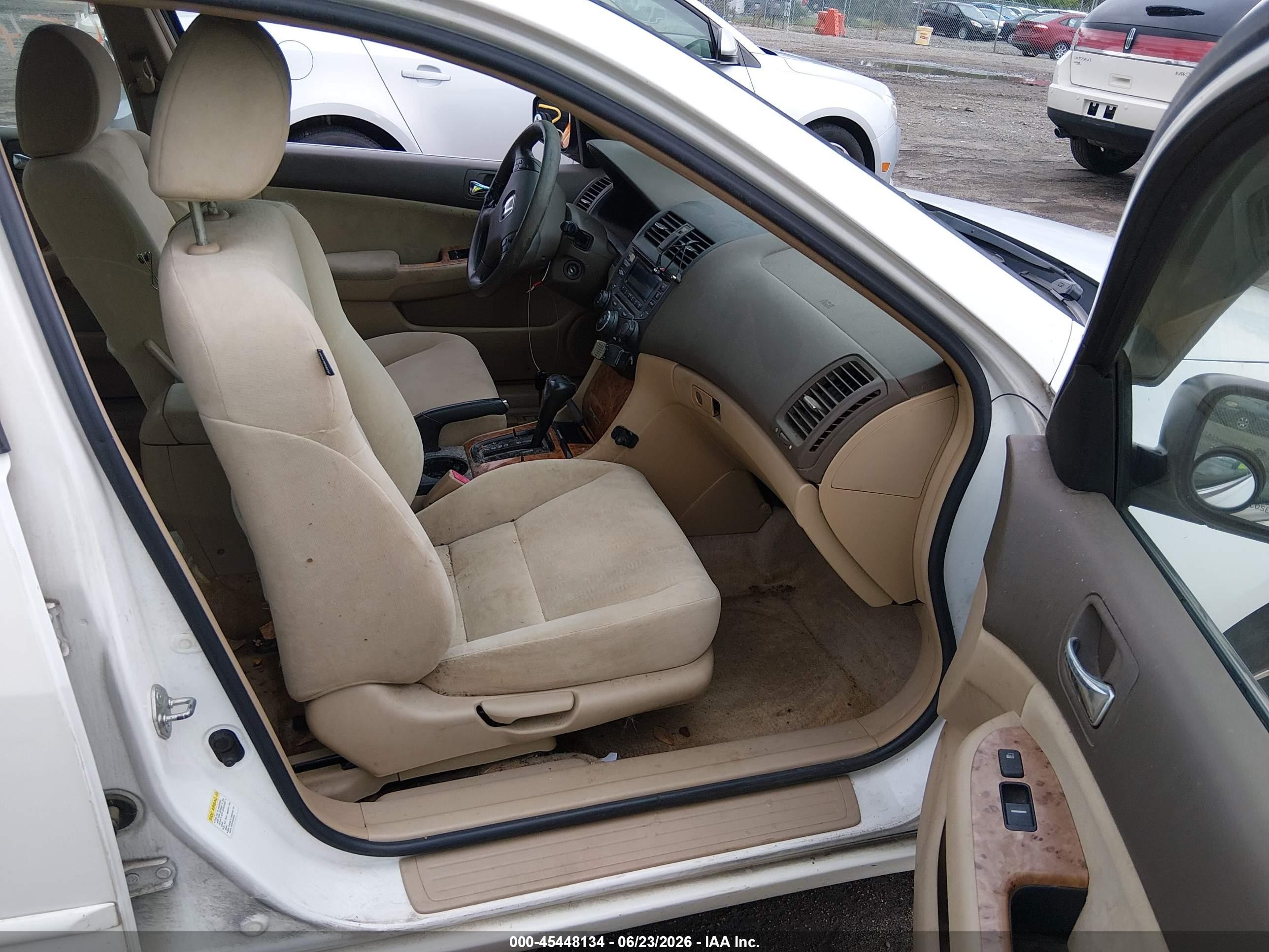 2004 Honda Accord 2.4 Ex White vin: 1HGCM56694A025488