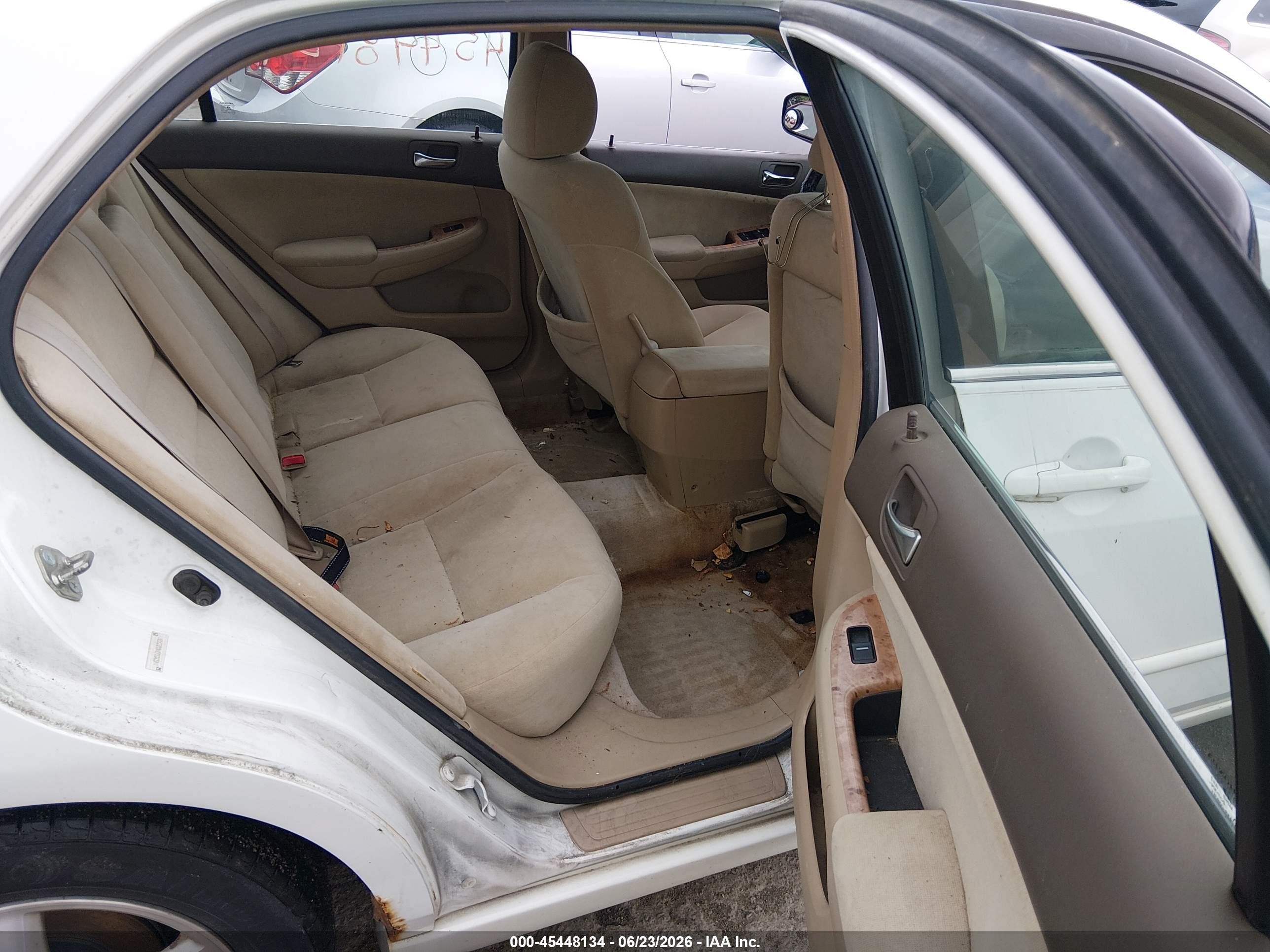 2004 Honda Accord 2.4 Ex White vin: 1HGCM56694A025488