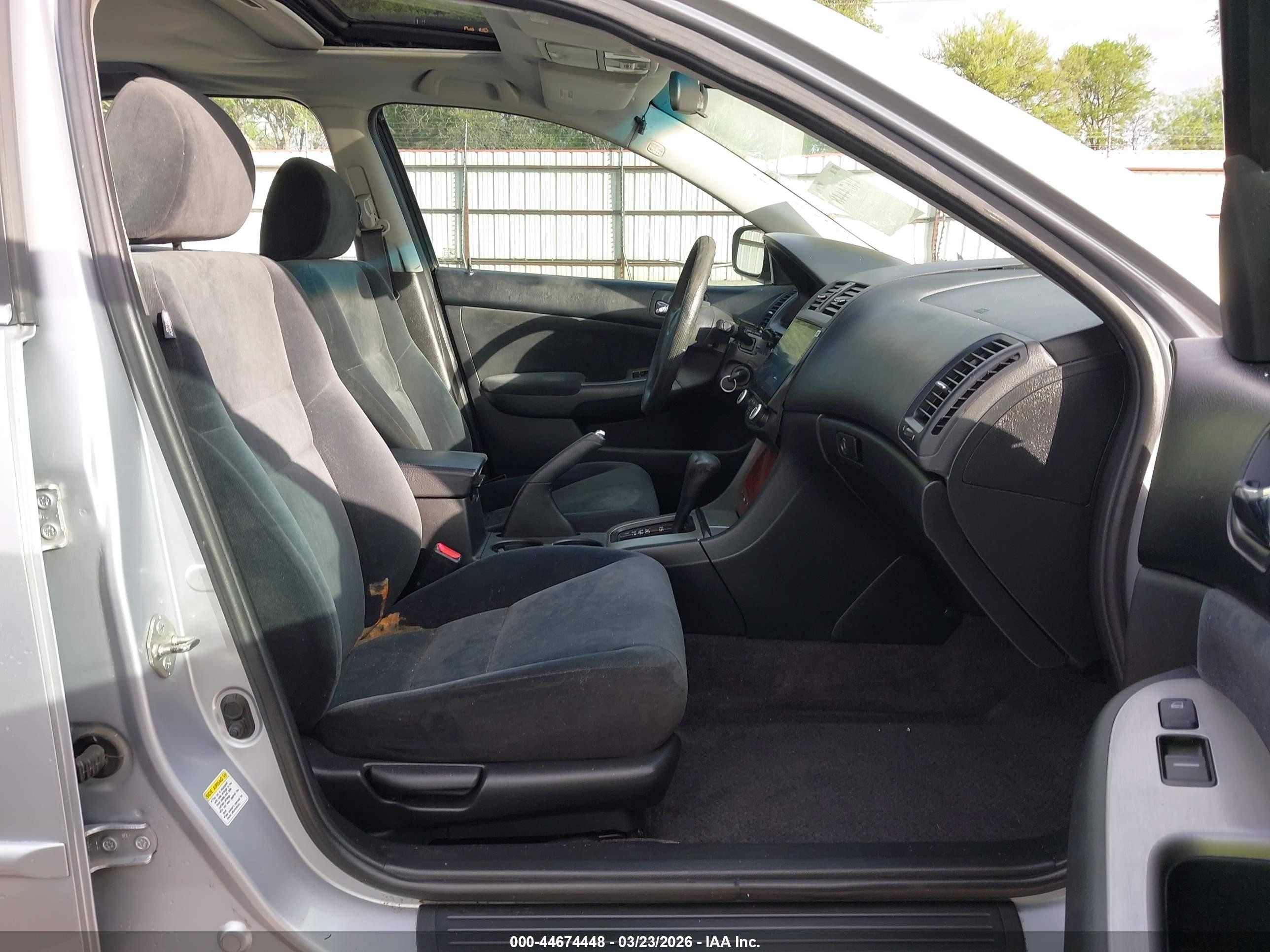 2004 Honda Accord 2.4 Ex Gray vin: 1HGCM56704A077746