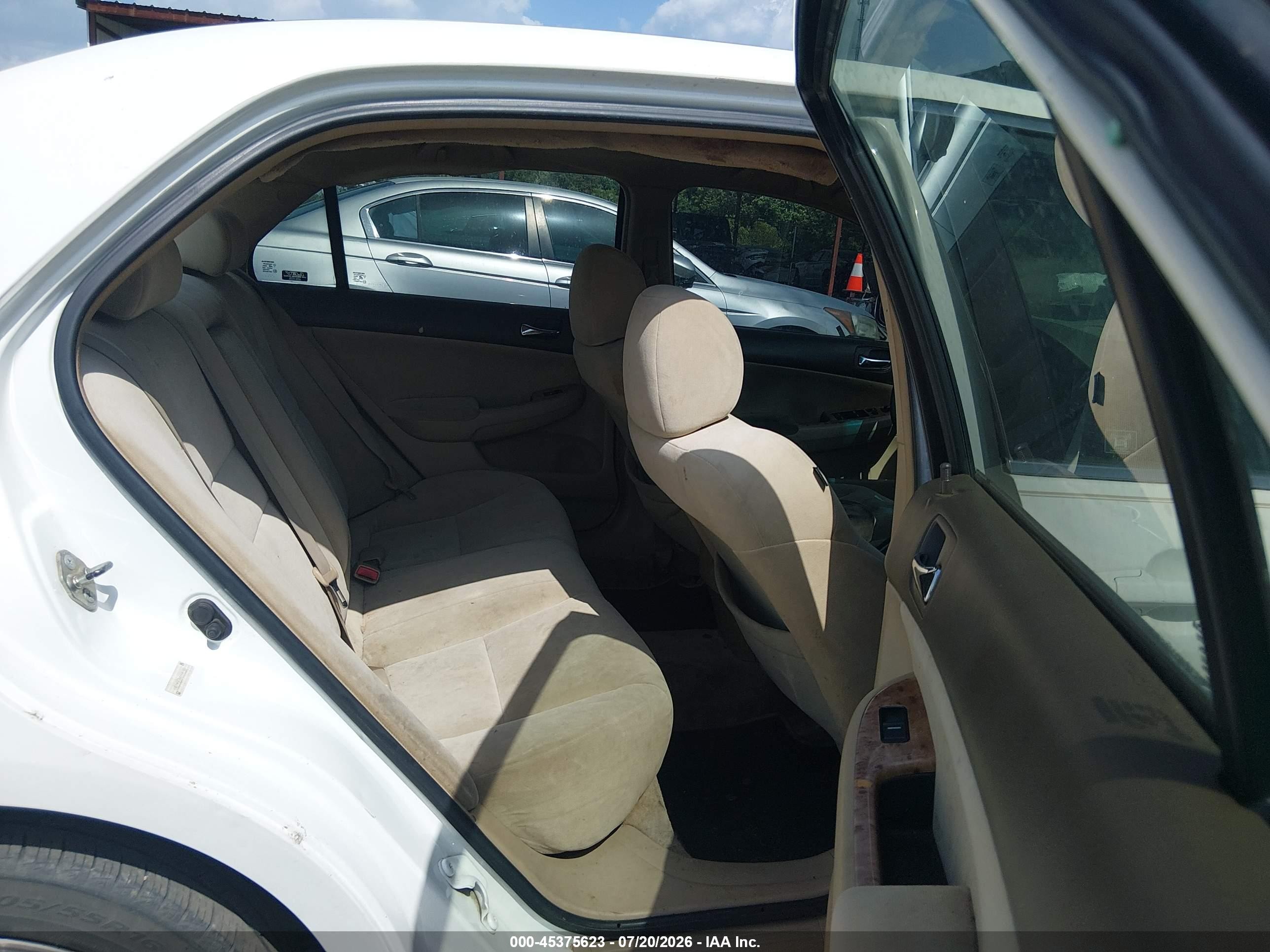 2004 Honda Accord 2.4 Ex White vin: 1HGCM56704A145382