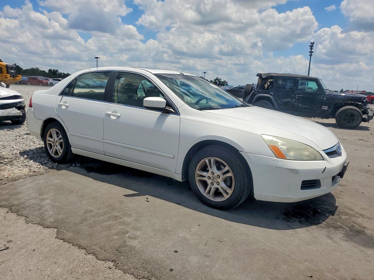 2007 Honda Accord Ex White vin: 1HGCM56757A215382