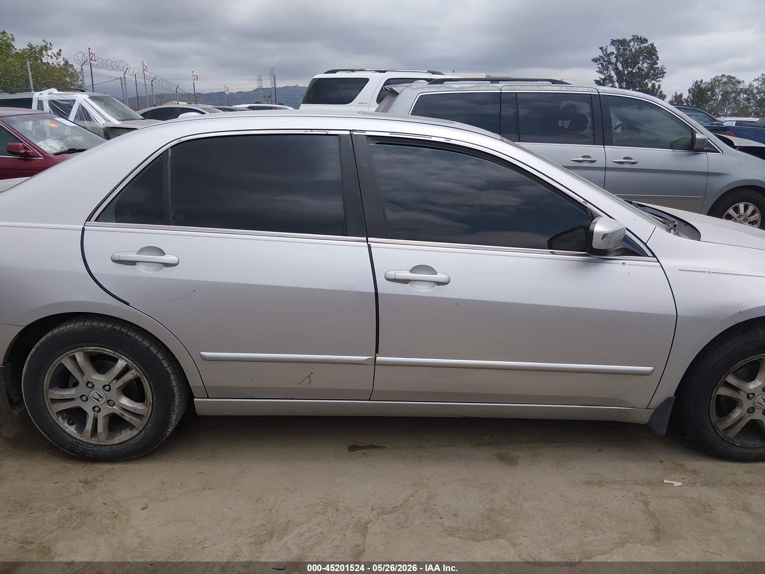 2007 Honda Accord 2.4 Ex Silver vin: 1HGCM56787A044157