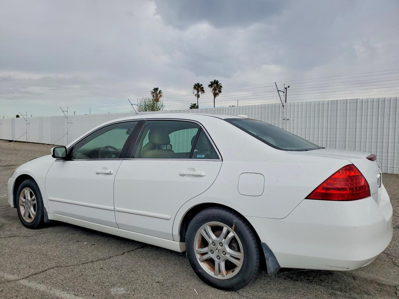 2007 Honda Accord Ex White vin: 1HGCM567X7A032530