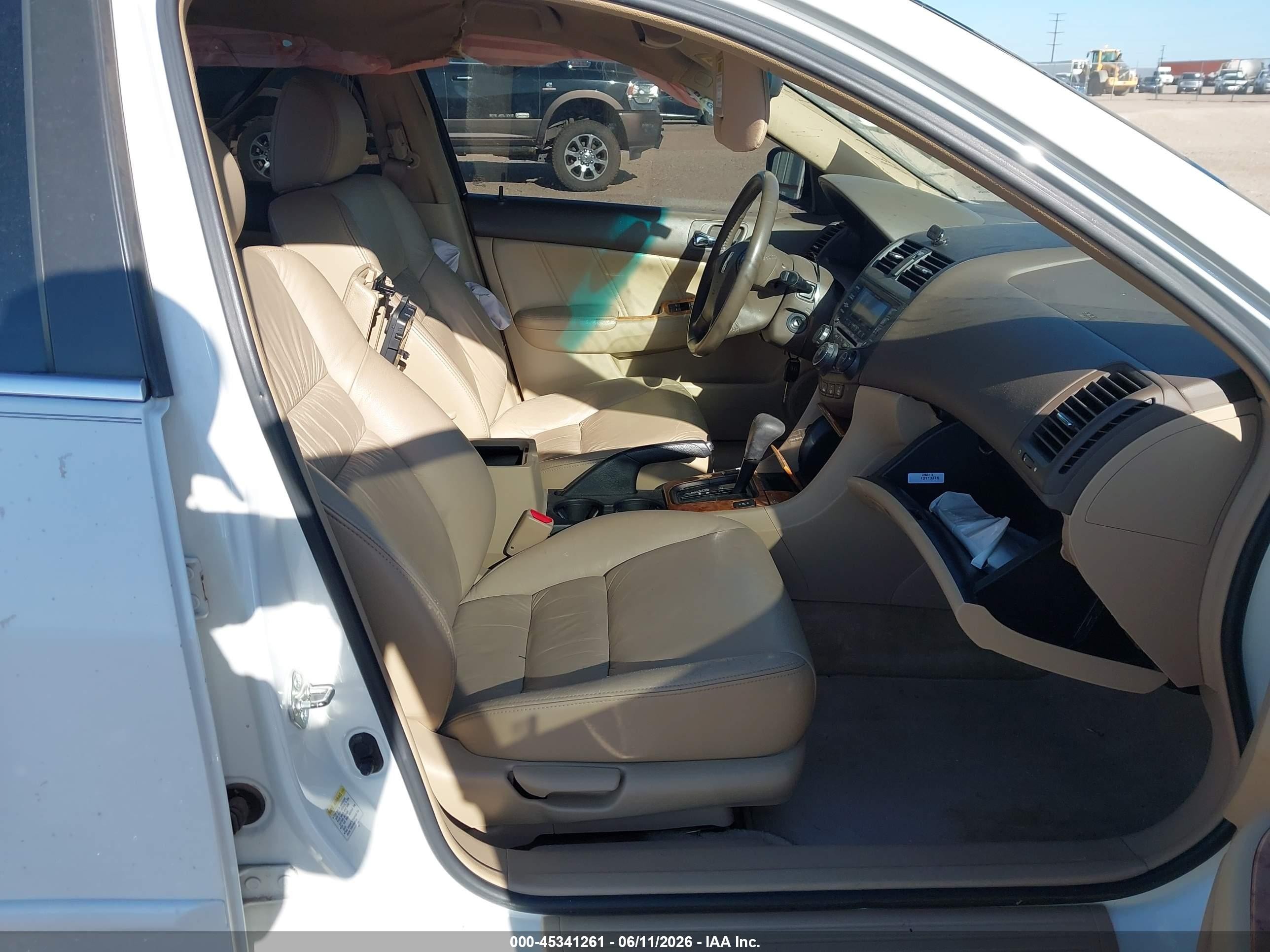 2005 Honda Accord 2.4 Ex White vin: 1HGCM56875A015075