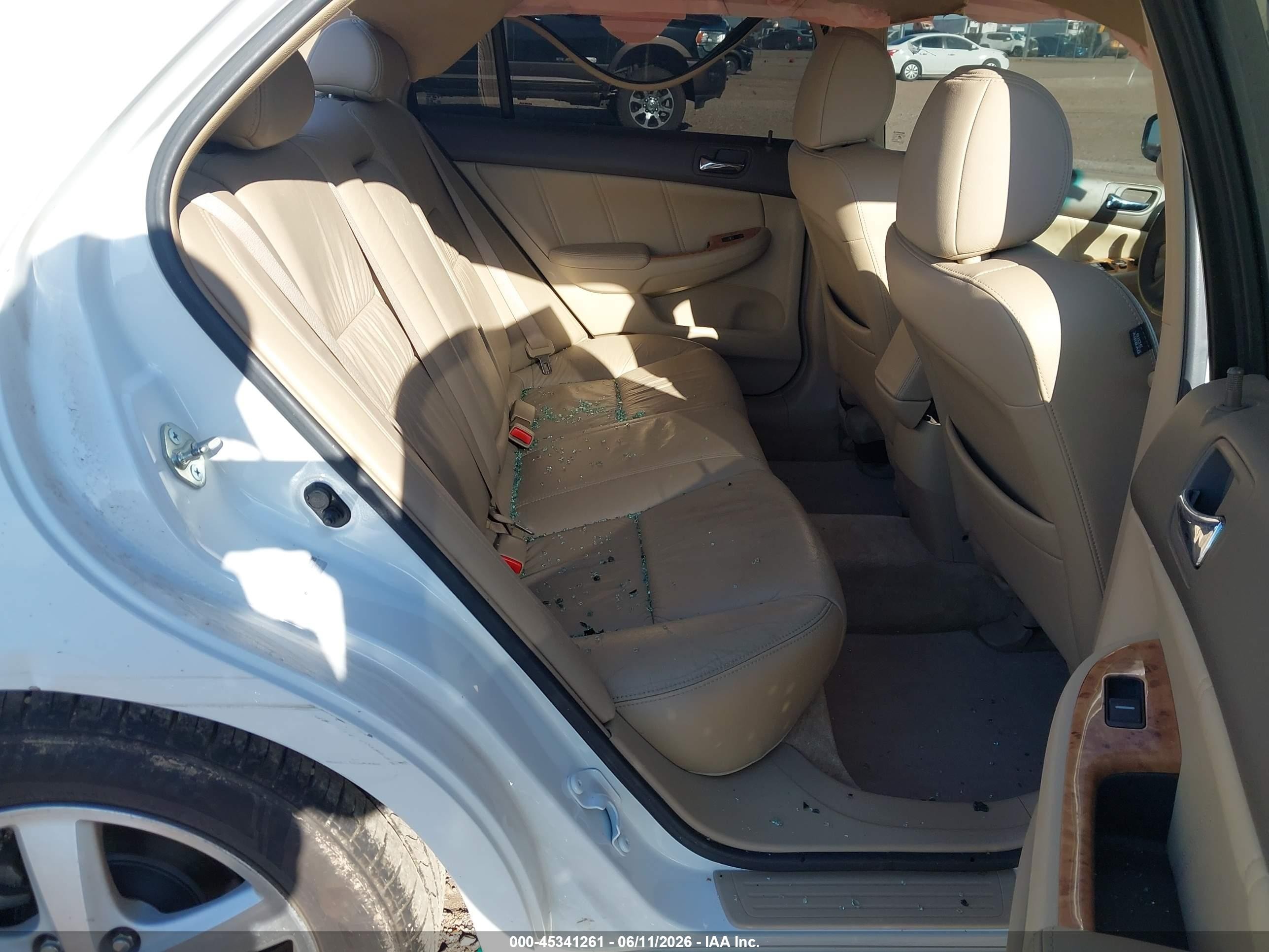 2005 Honda Accord 2.4 Ex White vin: 1HGCM56875A015075