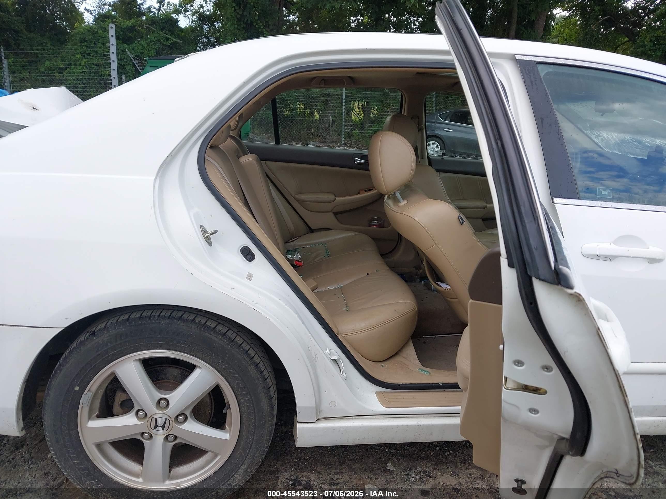 2005 Honda Accord 2.4 Ex White vin: 1HGCM56875A093579