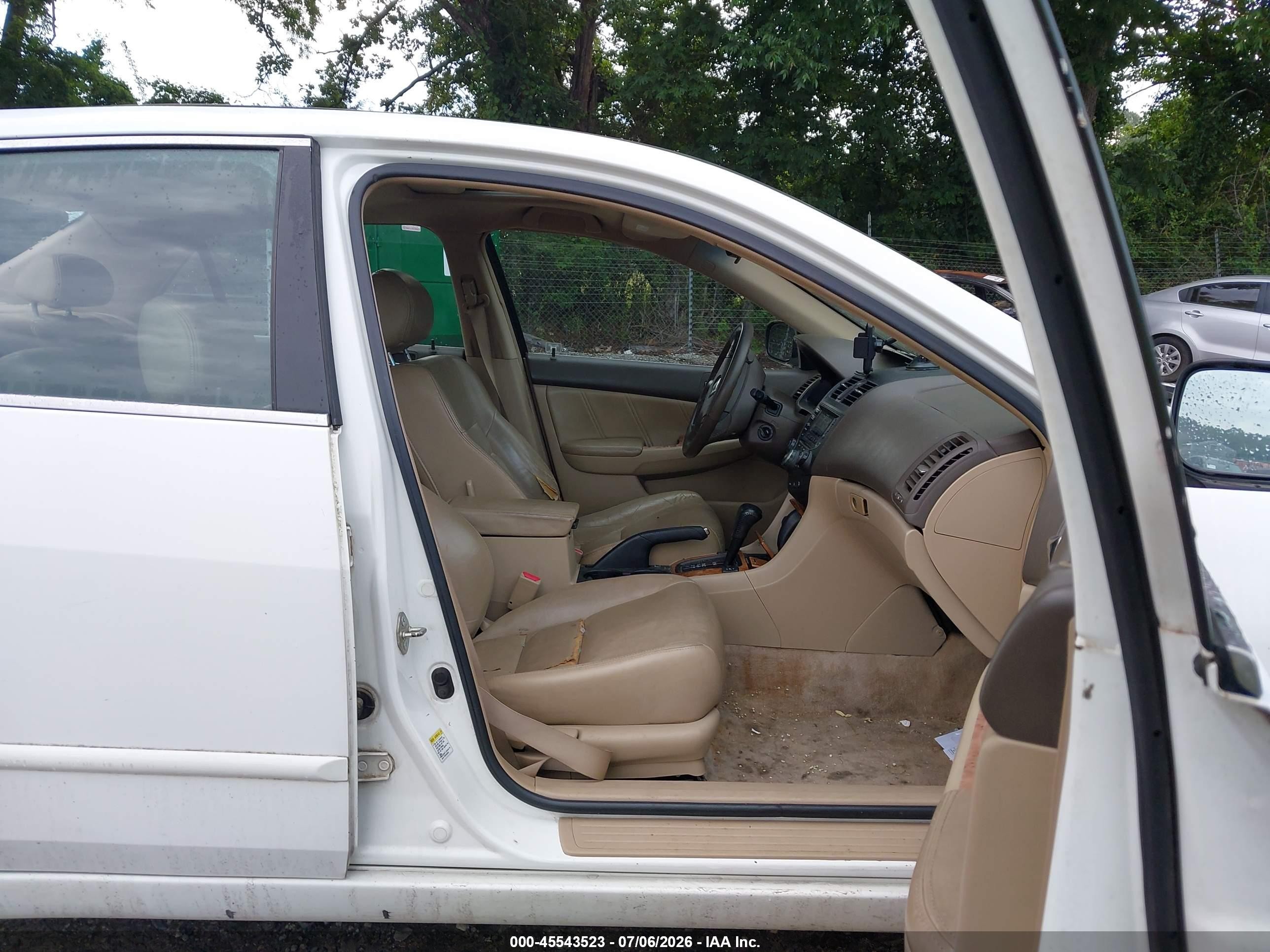 2005 Honda Accord 2.4 Ex White vin: 1HGCM56875A093579