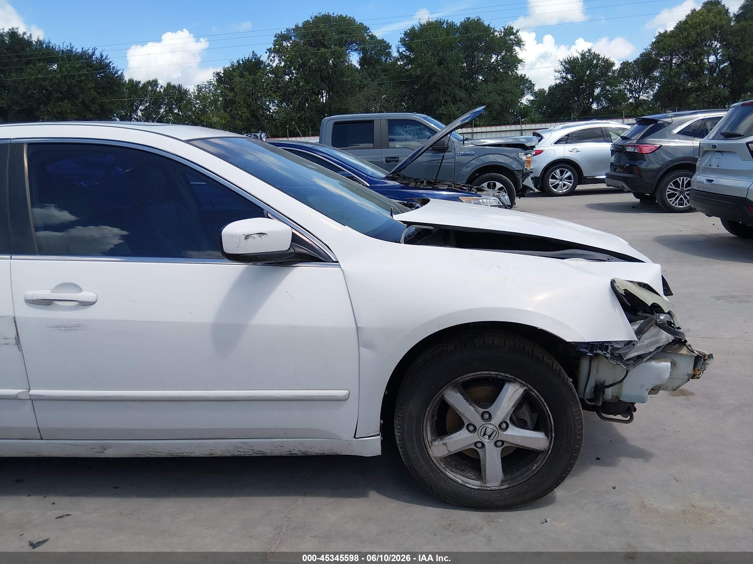 2005 Honda Accord 2.4 Ex White vin: 1HGCM56875A154073