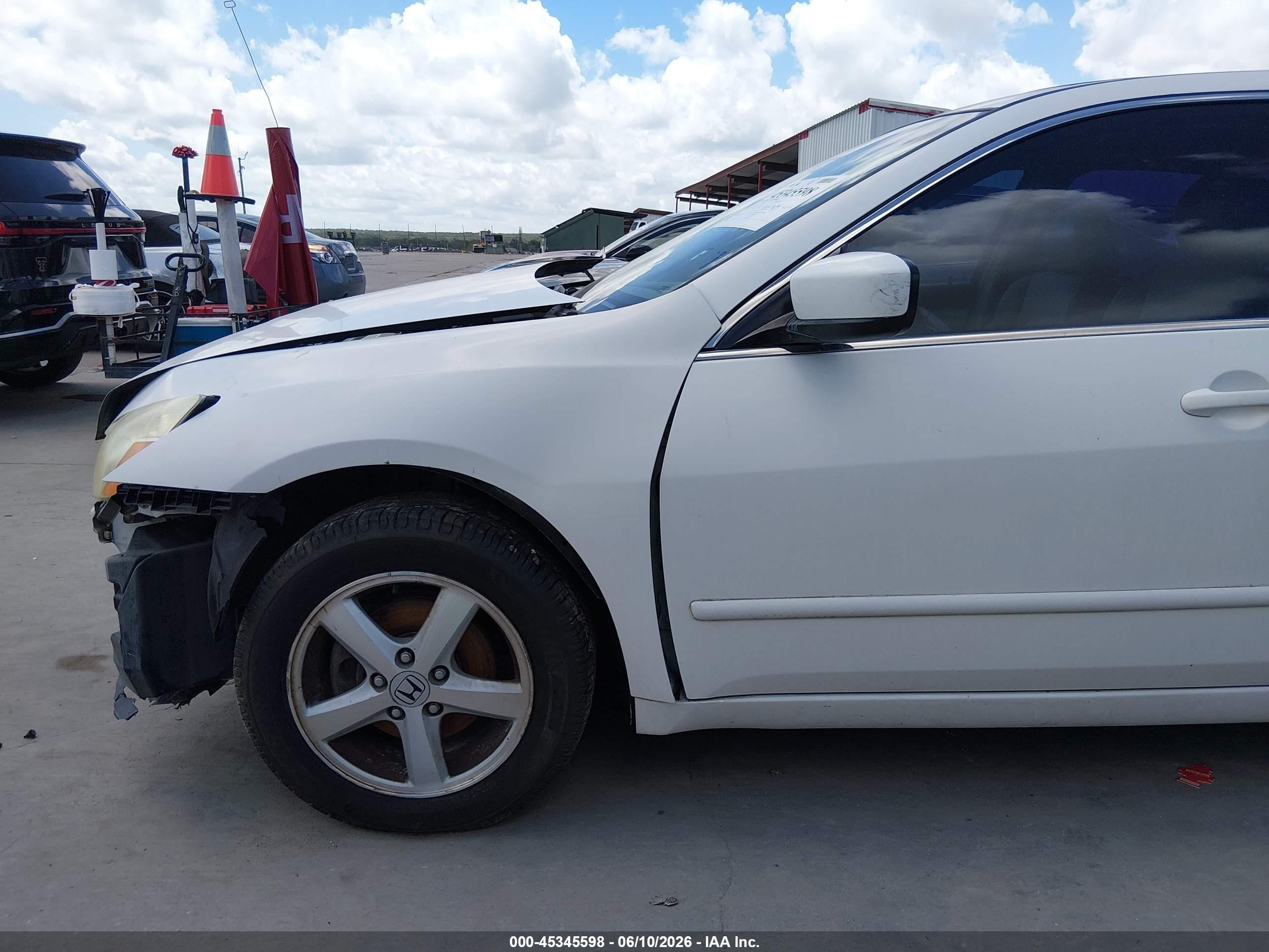 2005 Honda Accord 2.4 Ex White vin: 1HGCM56875A154073