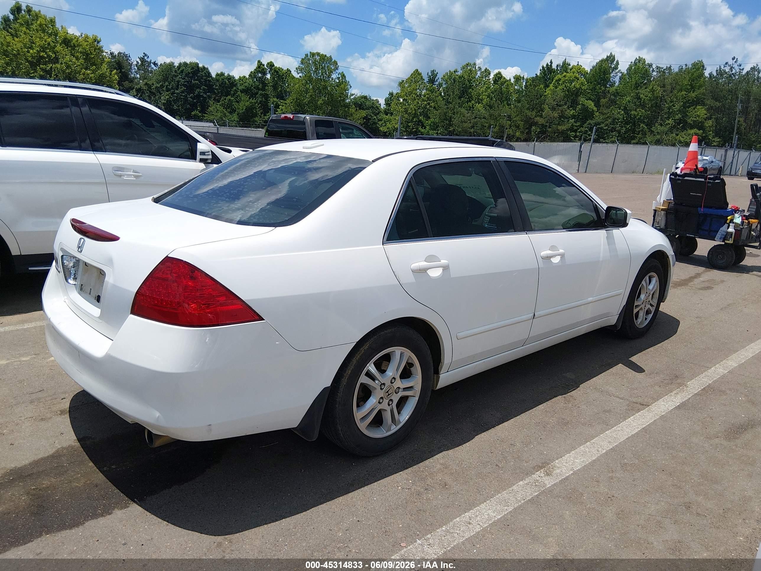 2007 Honda Accord 2.4 Ex White vin: 1HGCM56897A111793