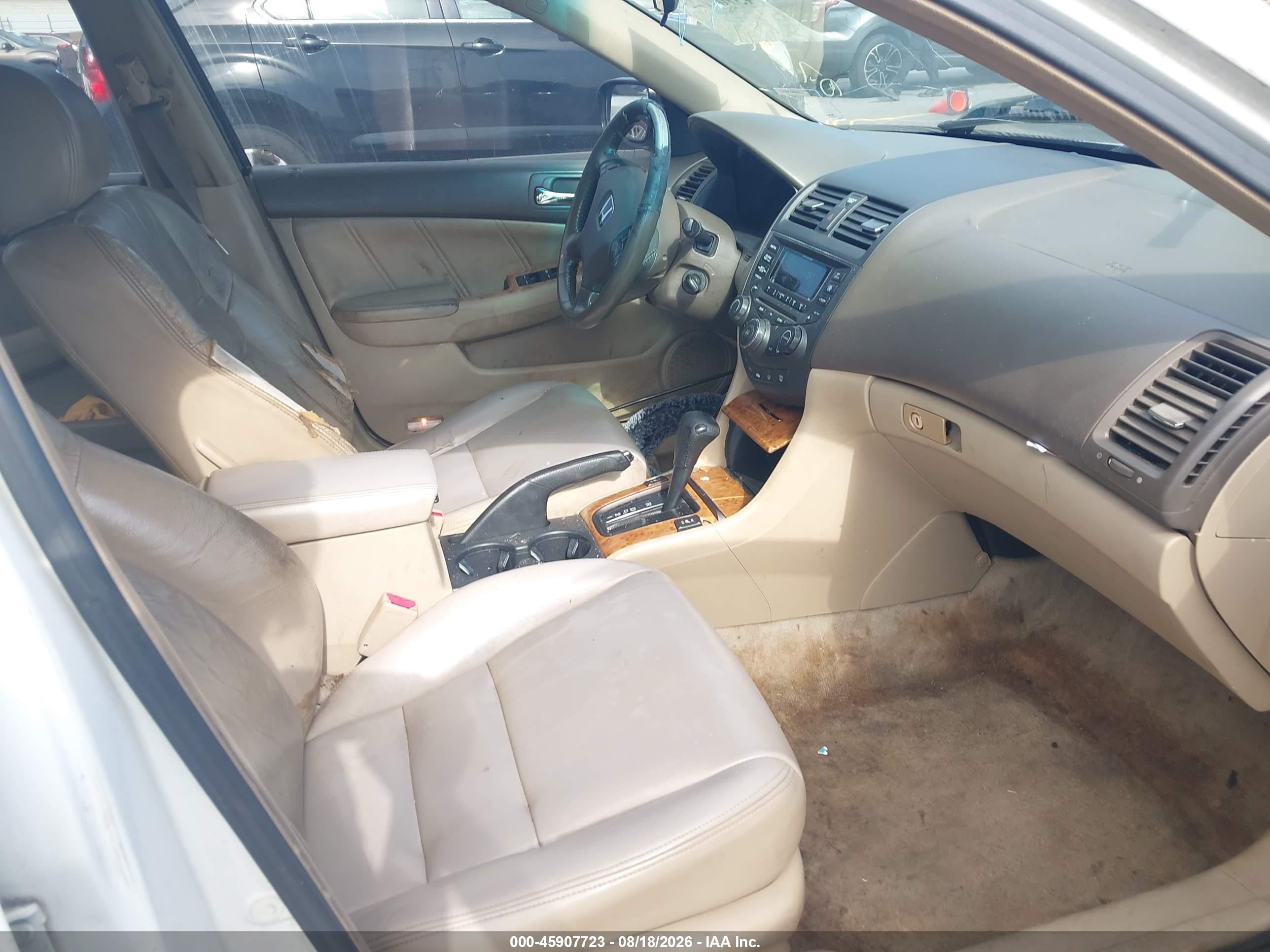 2004 Honda Accord 2.4 Ex White vin: 1HGCM568X4A076712