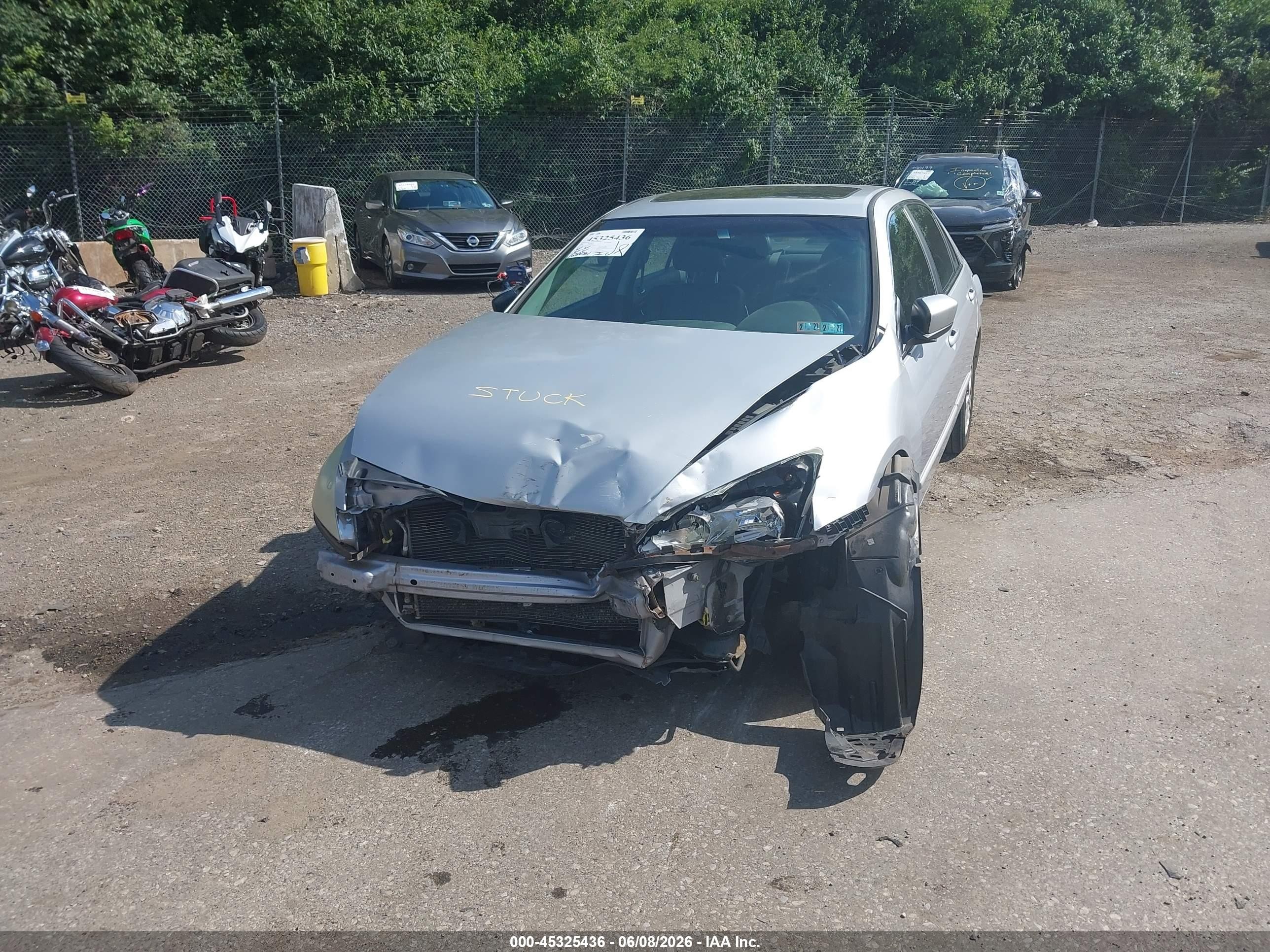2004 Honda Accord 2.4 Ex Silver vin: 1HGCM568X4A114309
