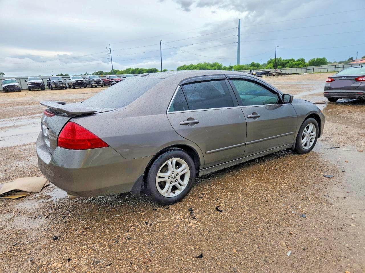 2007 Hond Accord Gray vin: 1HGCM568X7A026641