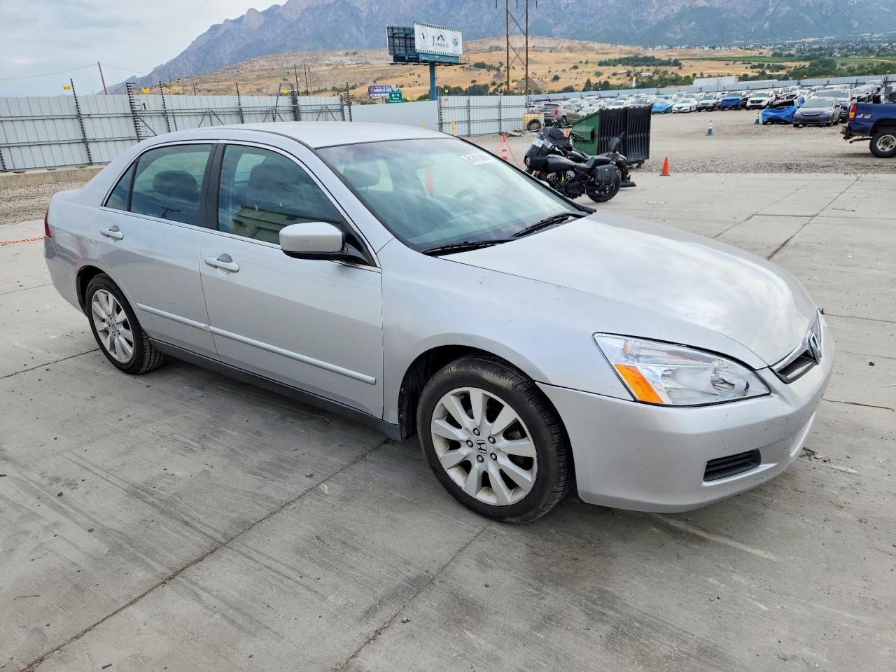 2007 Honda Accord Silver vin: 1HGCM664X7A055897