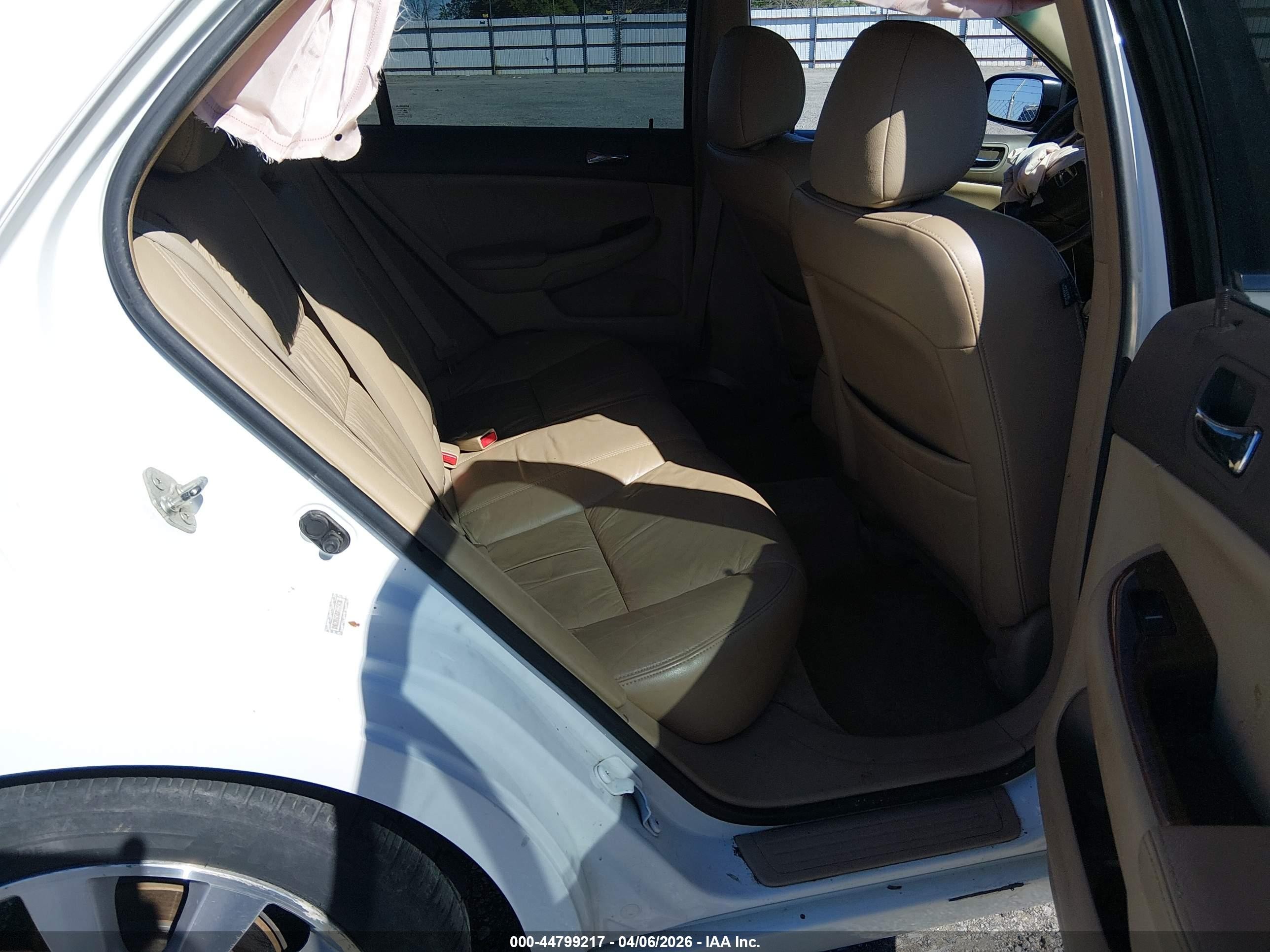 2007 Honda Accord 3.0 Ex White vin: 1HGCM66507A105408