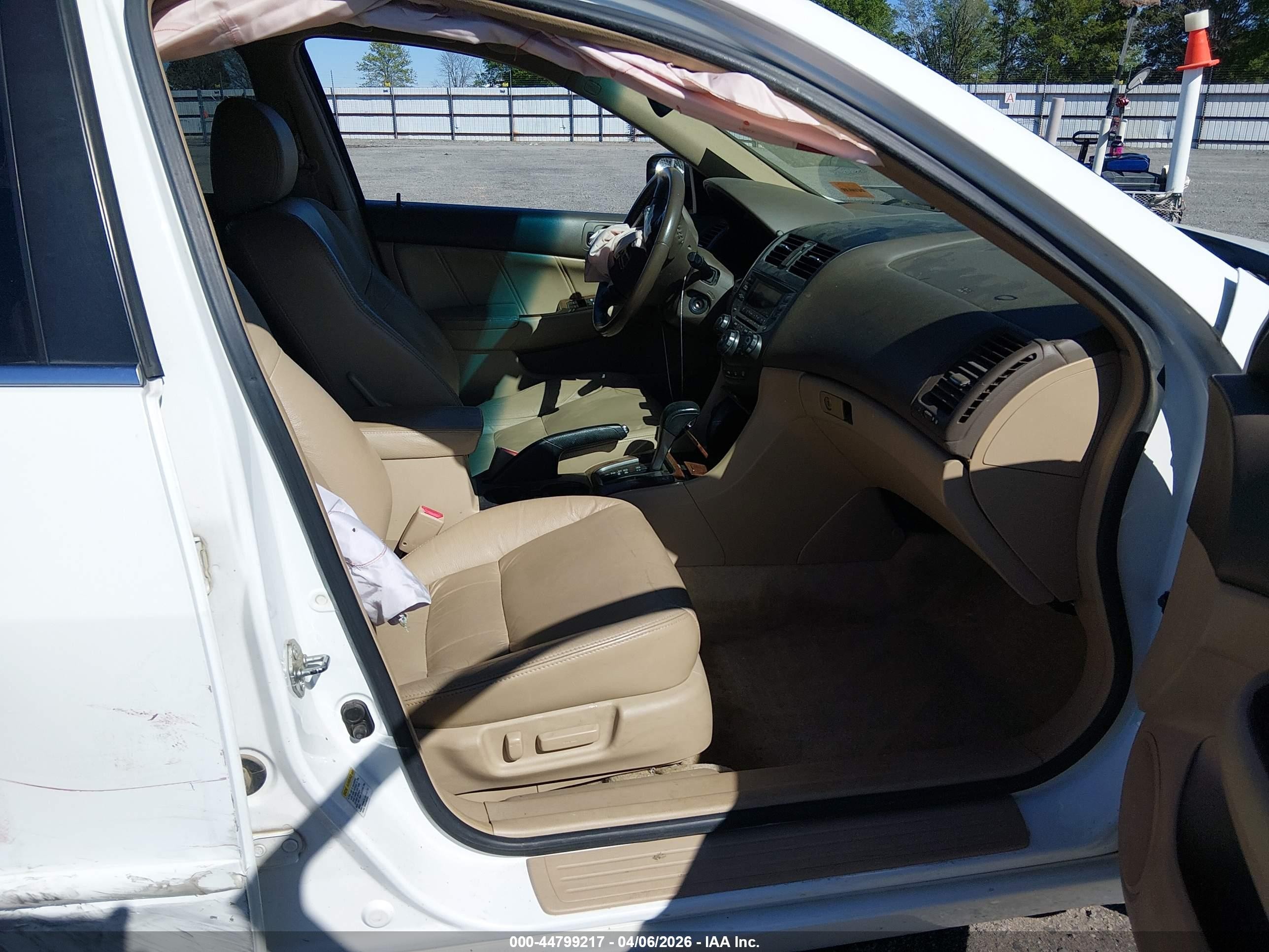 2007 Honda Accord 3.0 Ex White vin: 1HGCM66507A105408