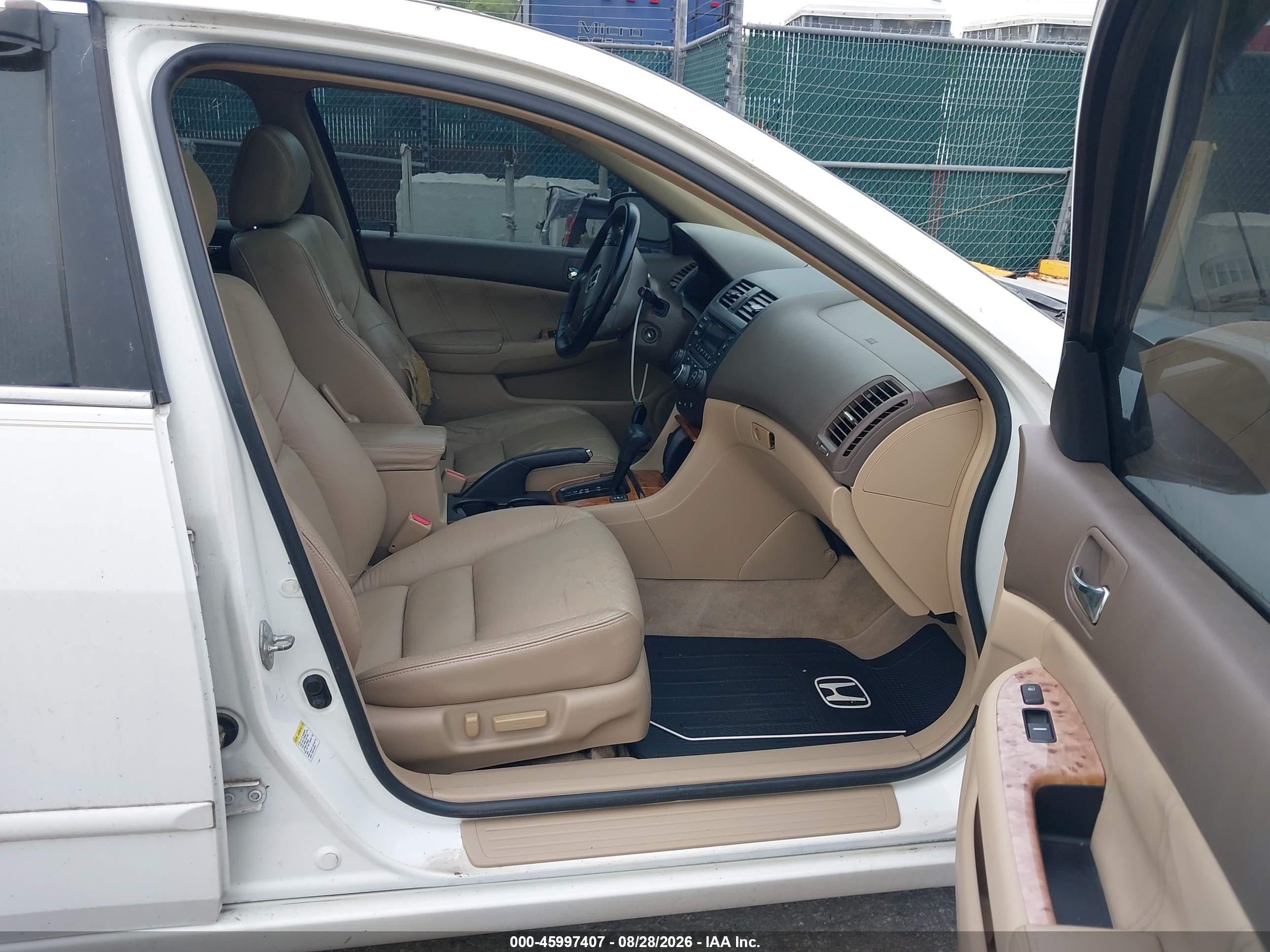 2003 Honda Accord 3.0 Ex White vin: 1HGCM66513A101040