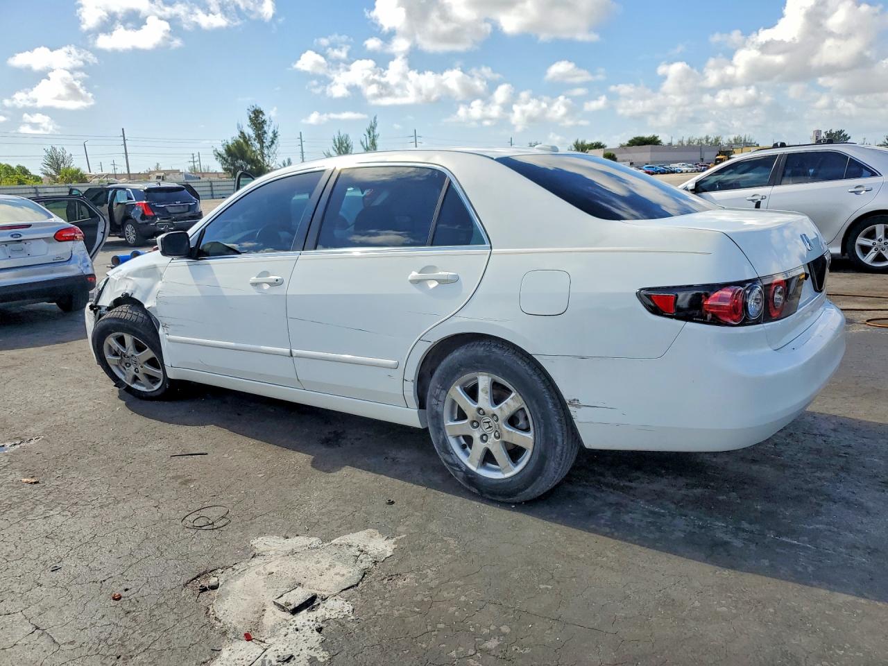 2005 Honda Accord Lx White vin: 1HGCM66515A006013