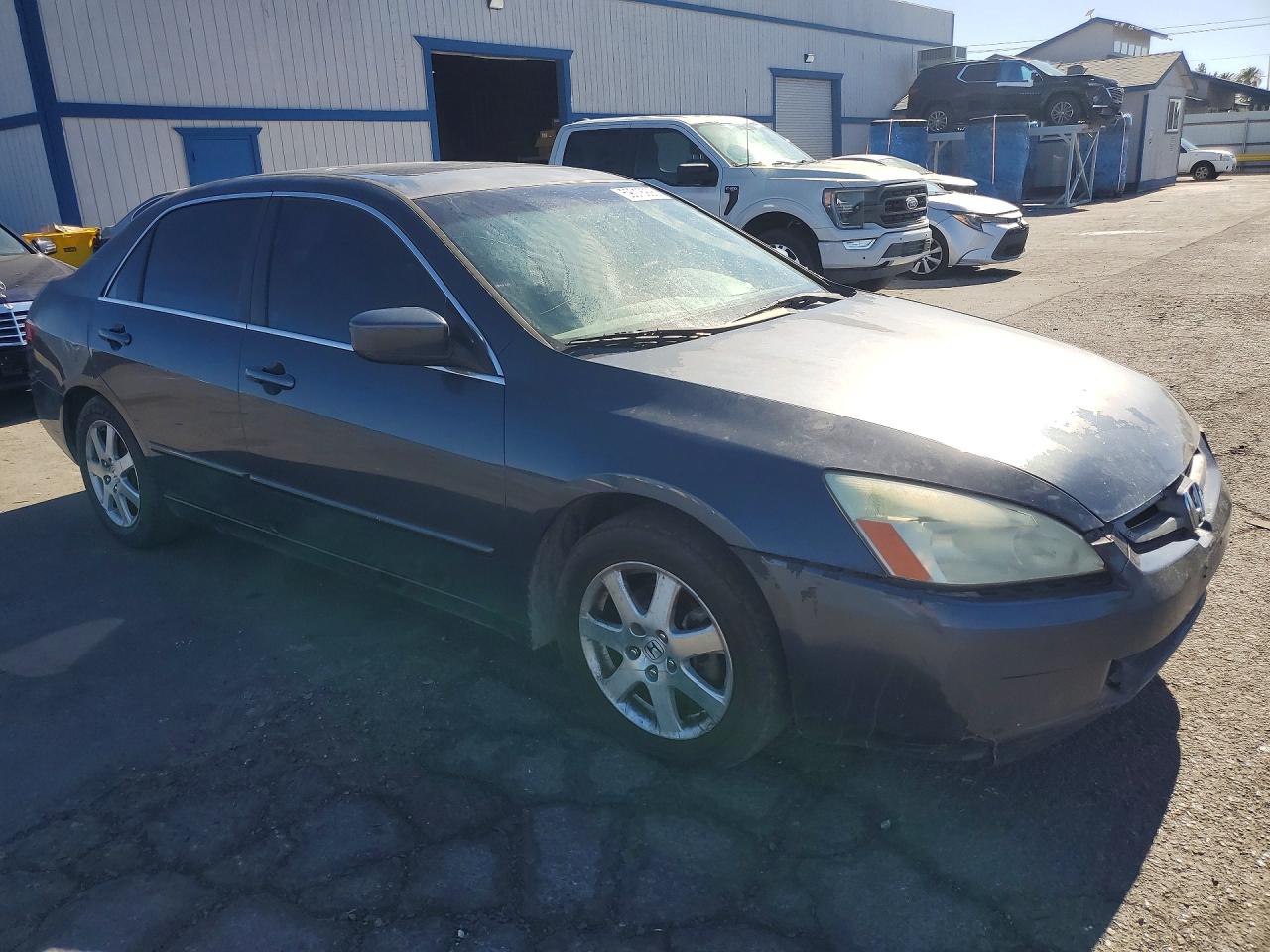 2005 Hond Accord Gray vin: 1HGCM66525A050330