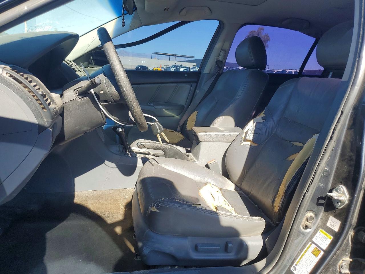 2005 Hond Accord Gray vin: 1HGCM66525A050330