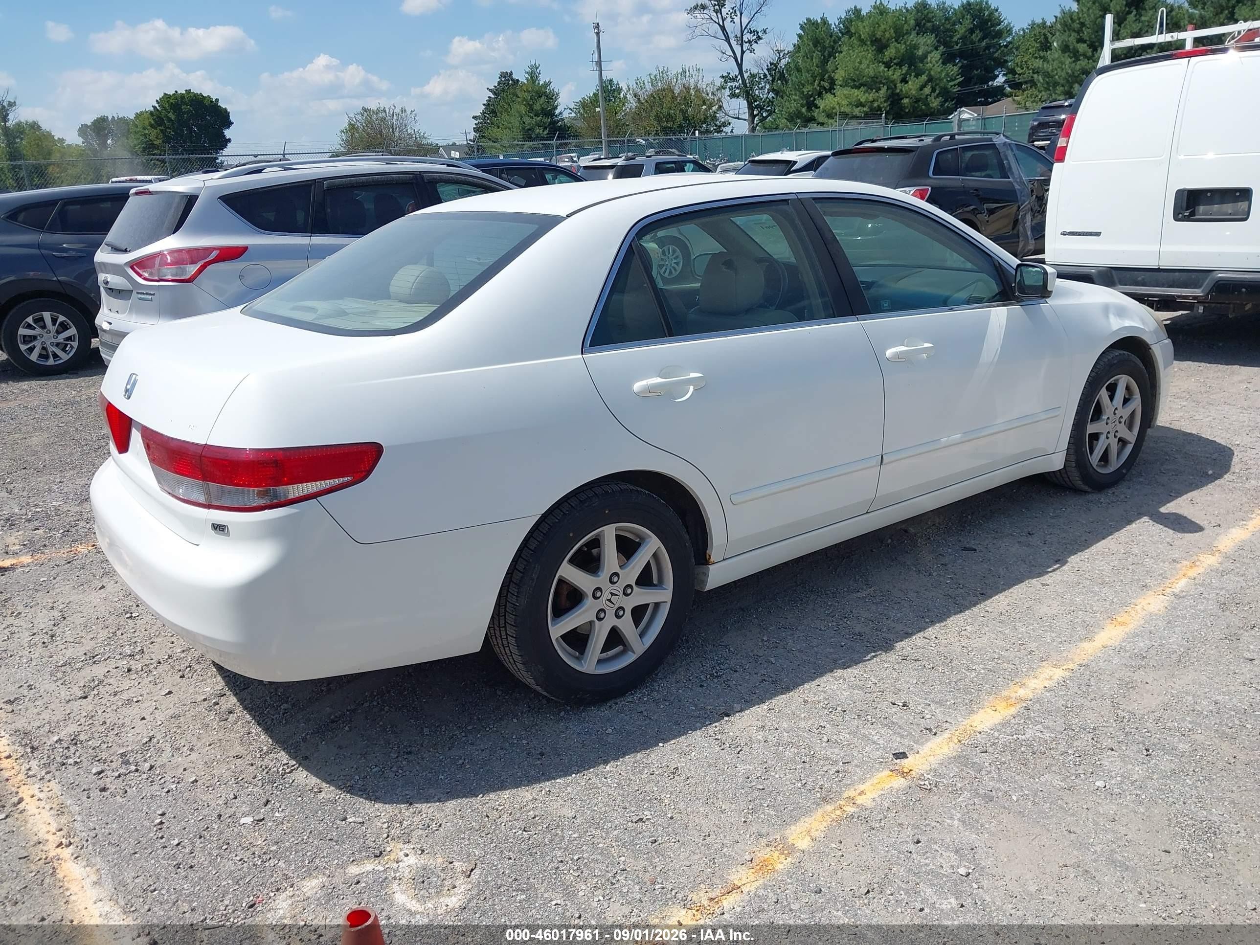 2003 Honda Accord 3.0 Ex White vin: 1HGCM66533A044677