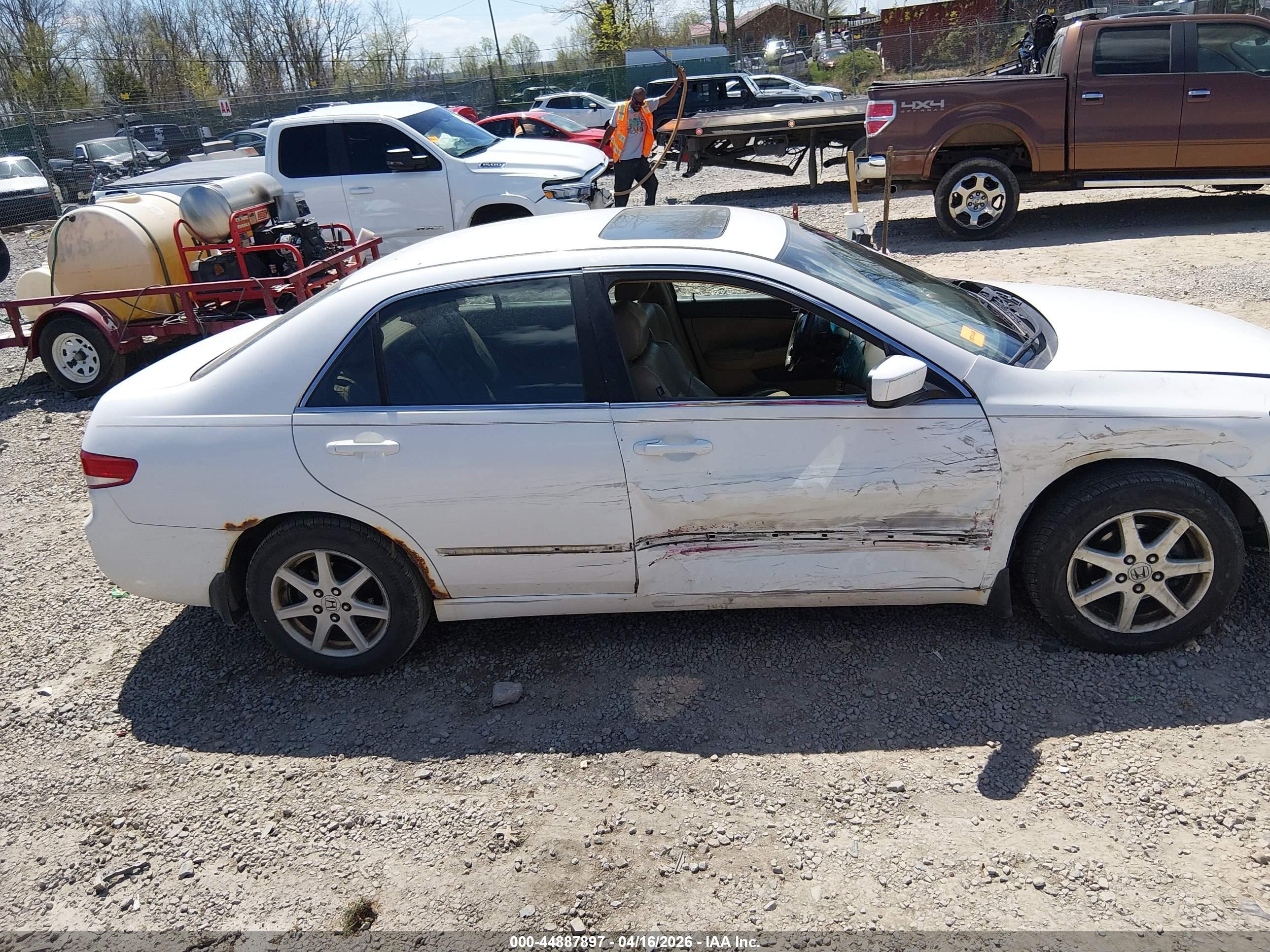 2003 Honda Accord 3.0 Ex White vin: 1HGCM66543A077722