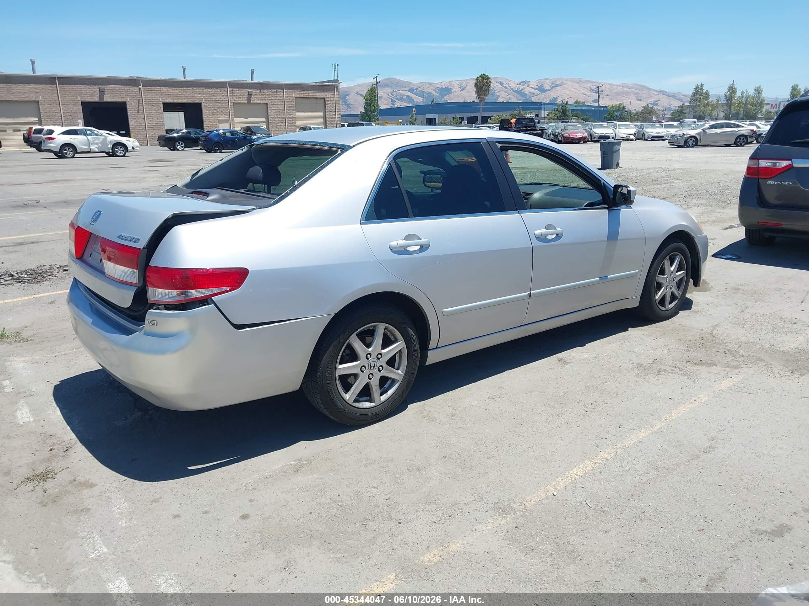 2003 Honda Accord 3.0 Ex Серебряный vin: 1HGCM66563A047900