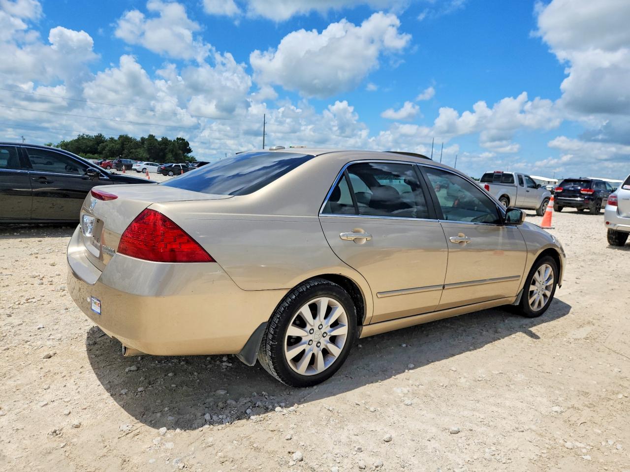 2006 Honda Accord Gold vin: 1HGCM66586A003403