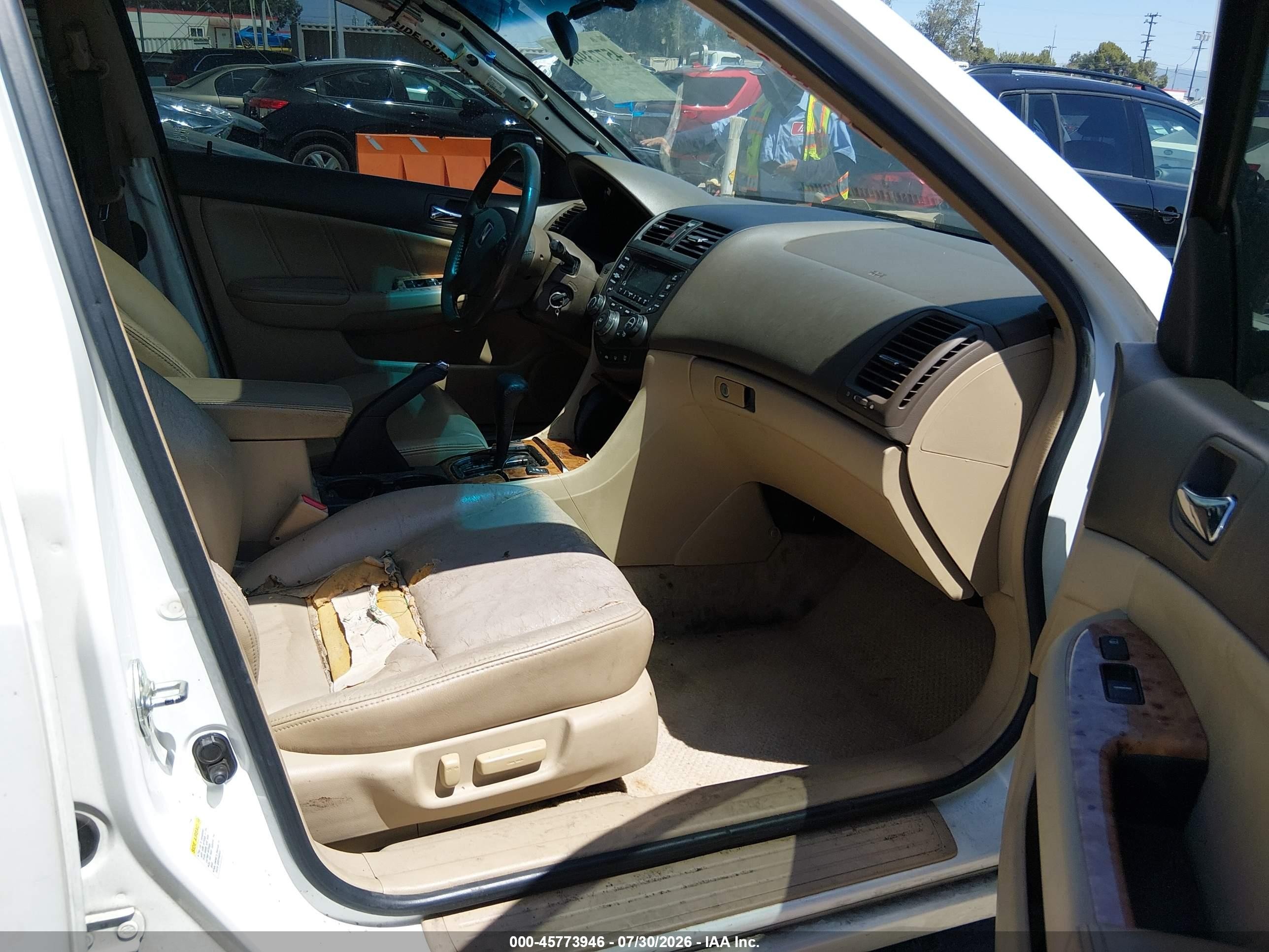 2004 Honda Accord 3.0 Ex White vin: 1HGCM66594A044832