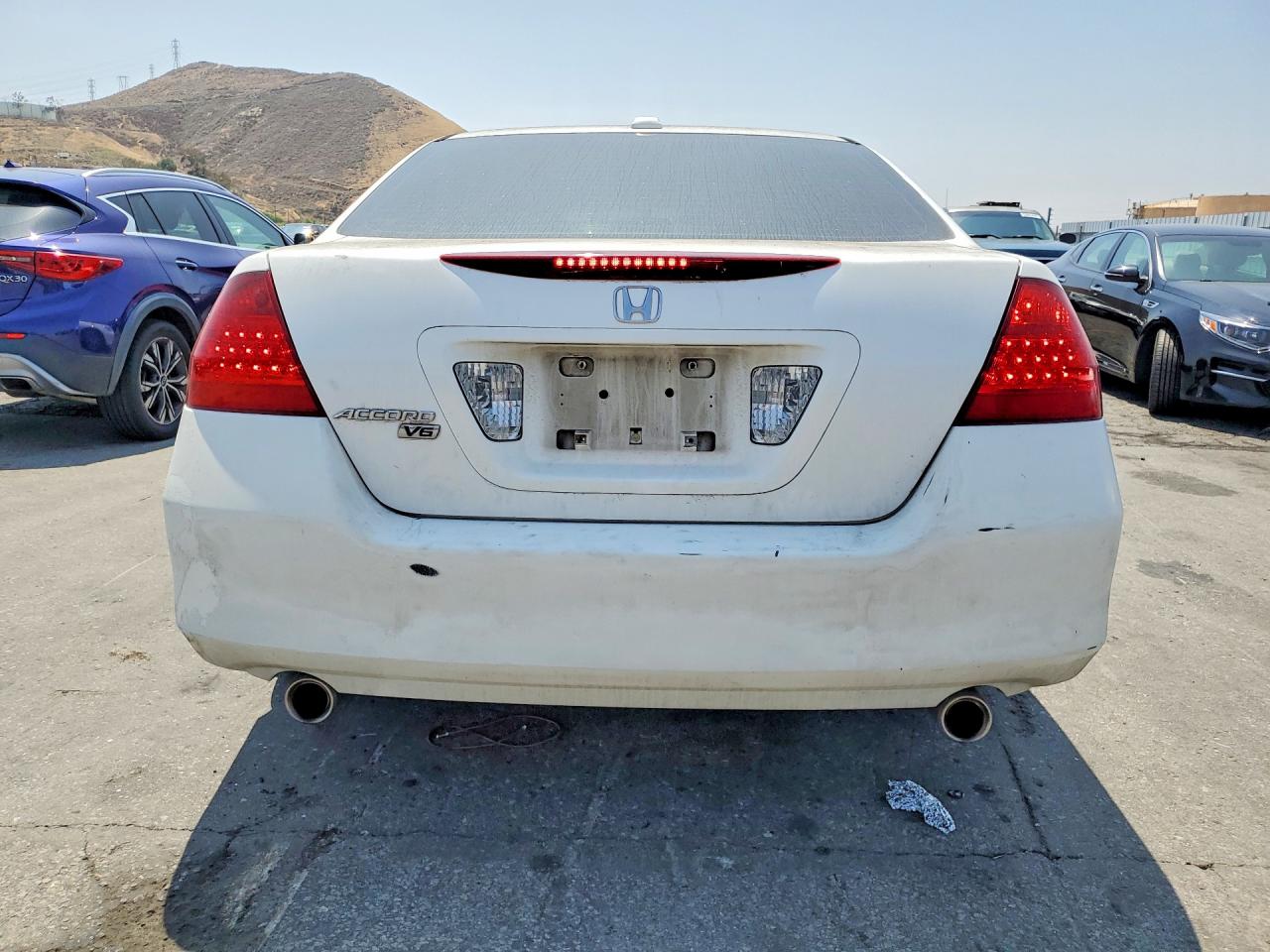 2007 Honda Accord 4d Lx White vin: 1HGCM66597A007624