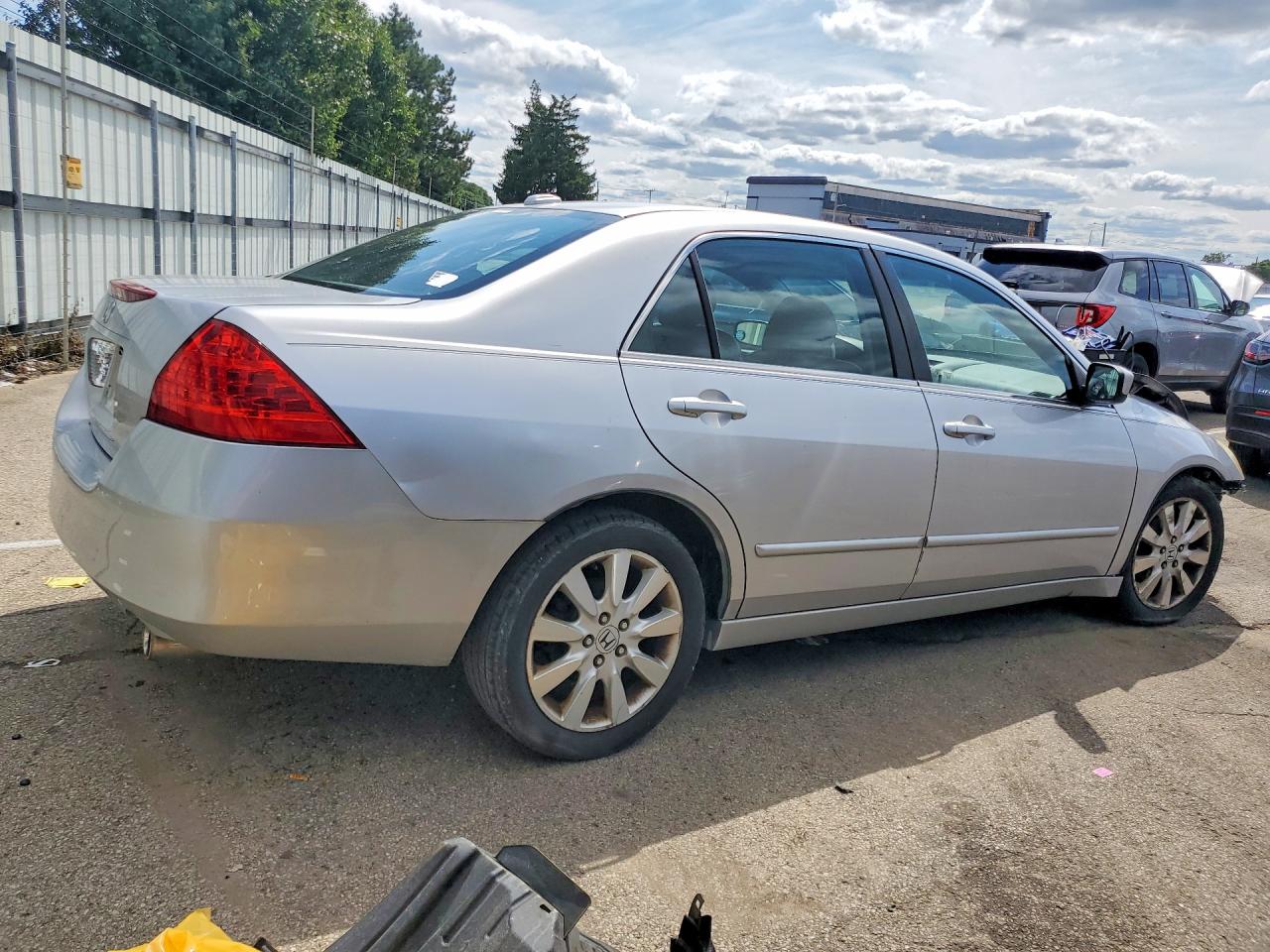 2007 Honda Accord Ex Silver vin: 1HGCM66837A022498