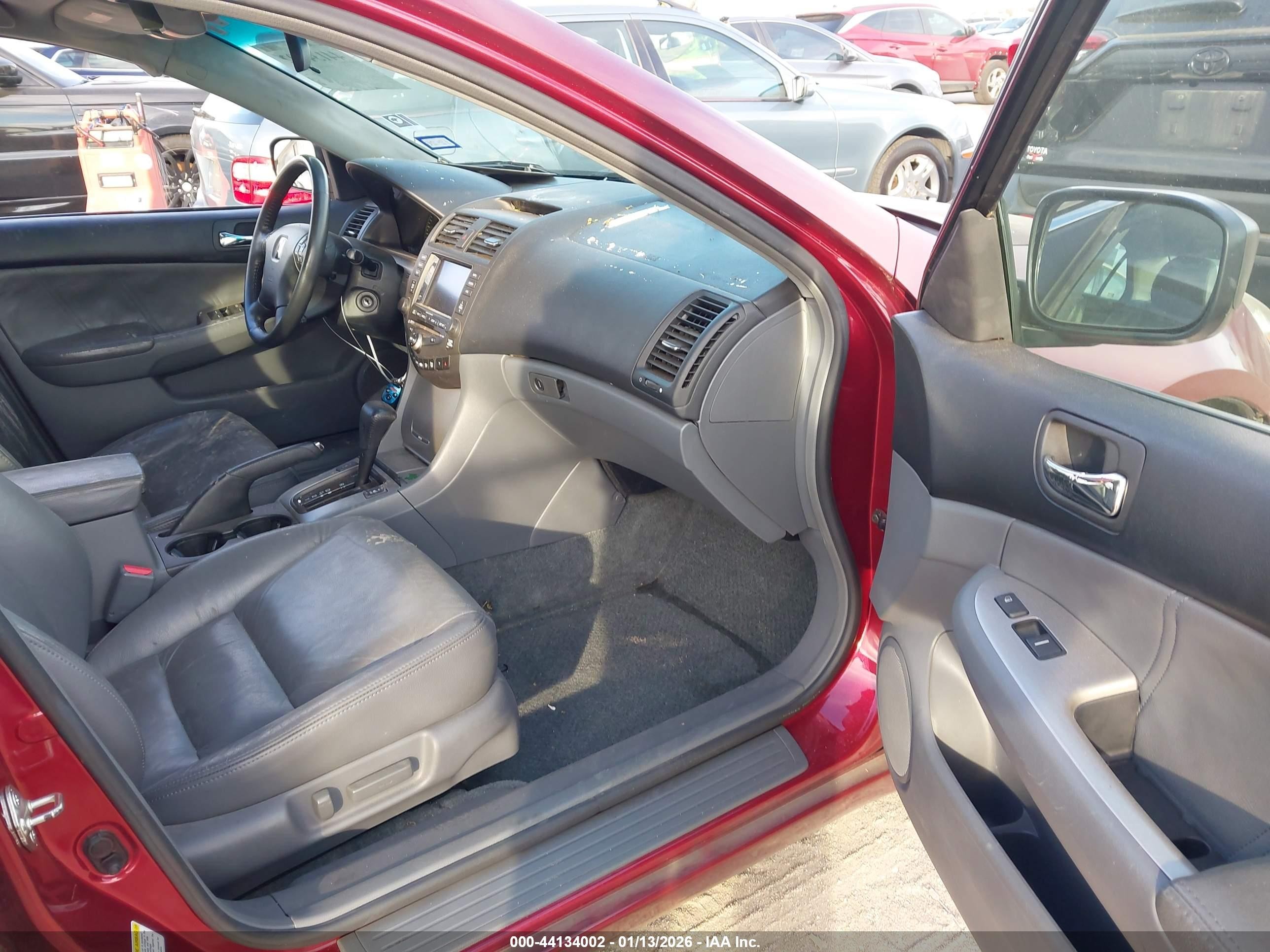 2003 Honda Accord Sdn Ex Burgundy vin: 1HGCM66843A088505