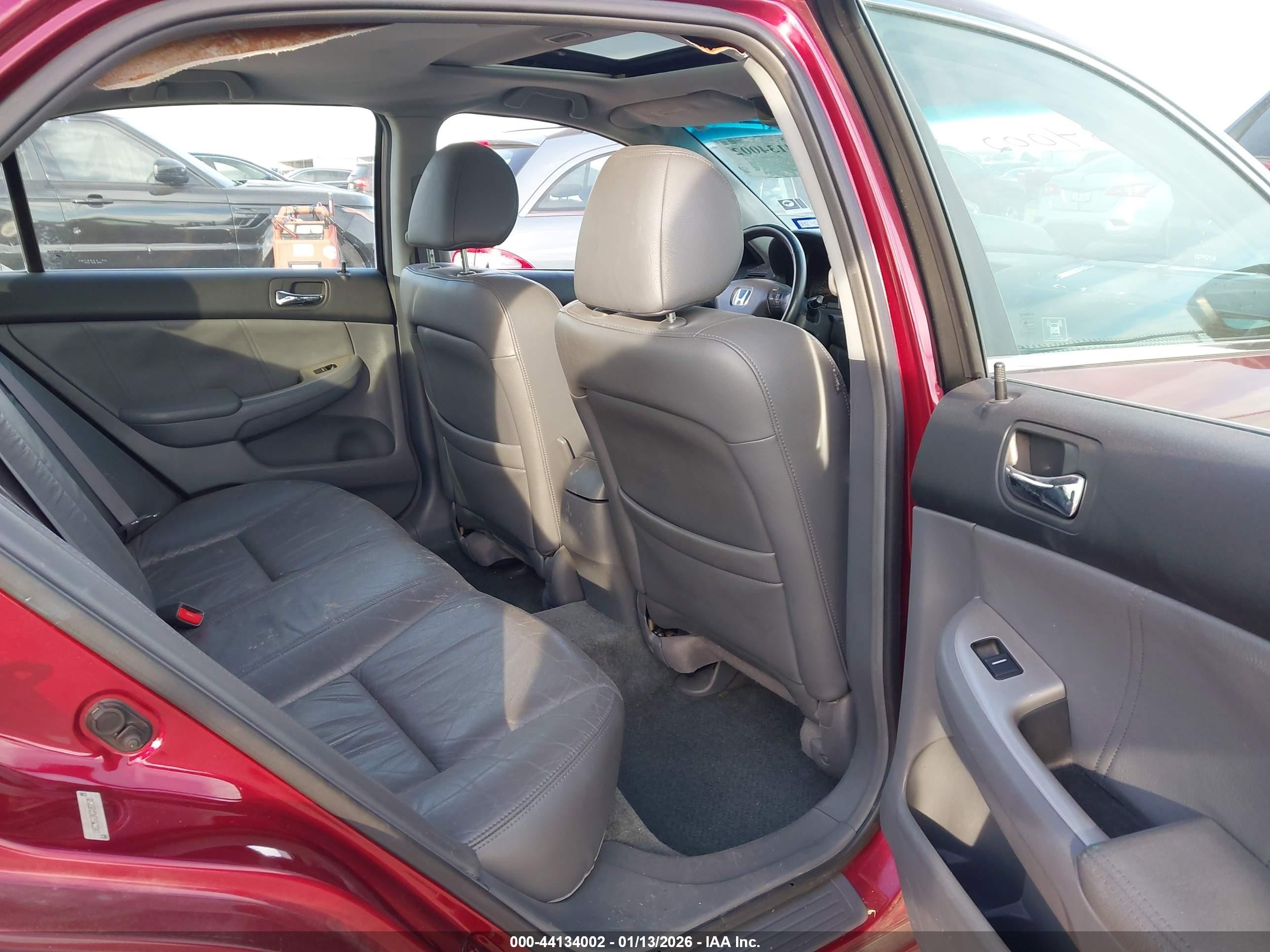 2003 Honda Accord Sdn Ex Burgundy vin: 1HGCM66843A088505