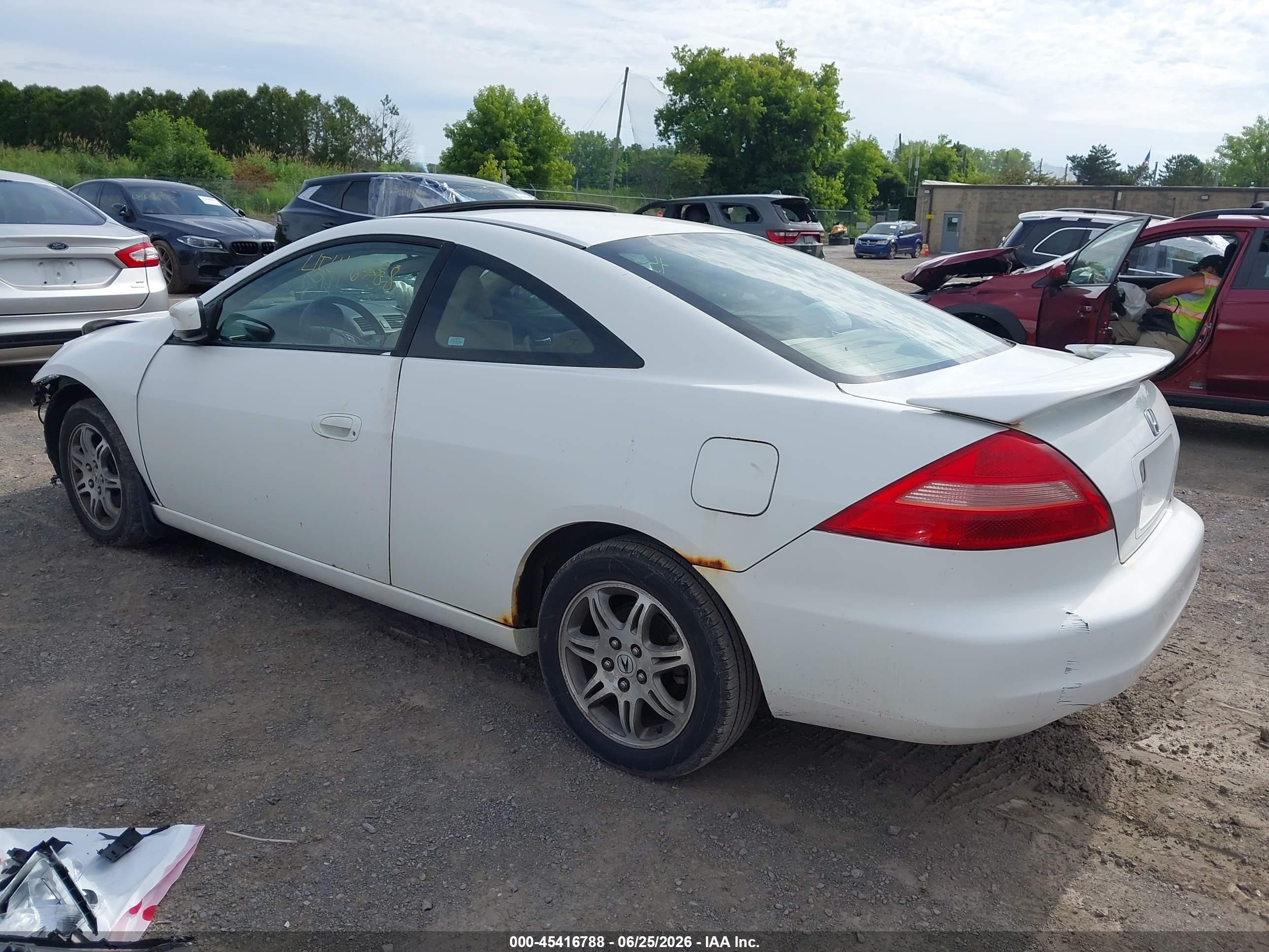 2003 Honda Accord Cpe Ex White vin: 1HGCM72683A027426