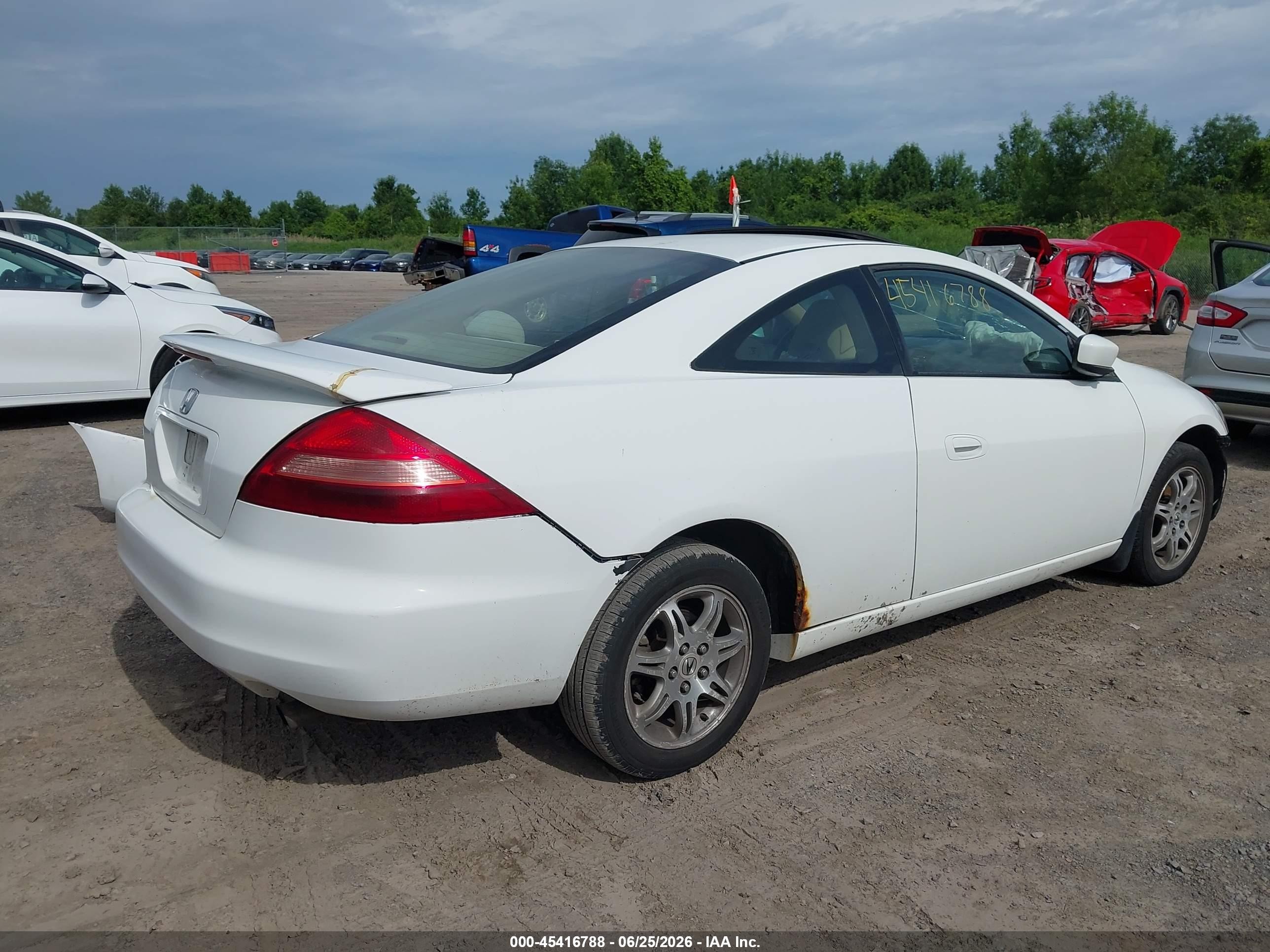 2003 Honda Accord Cpe Ex White vin: 1HGCM72683A027426