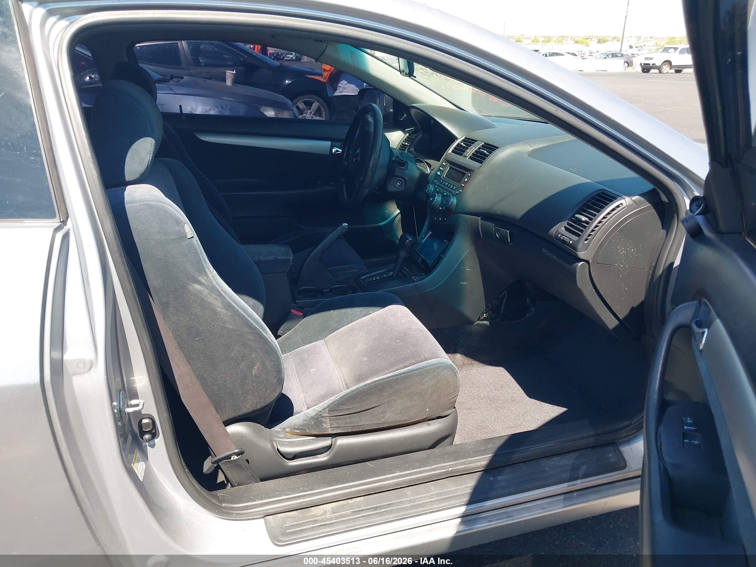 2003 Honda Accord Cpe Lx Серебряный vin: 1HGCM82253A011512