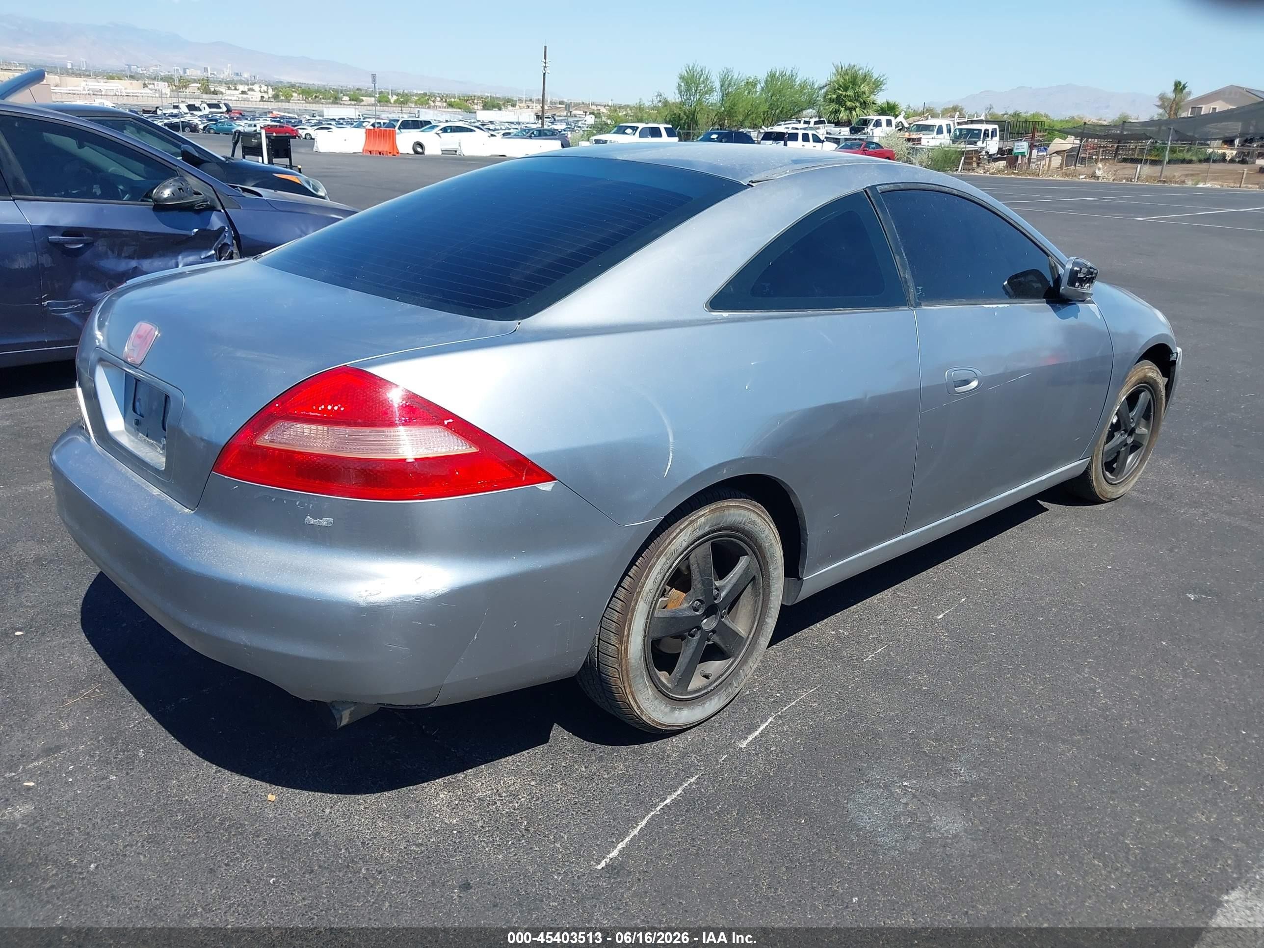 2003 Honda Accord Cpe Lx Серебряный vin: 1HGCM82253A011512