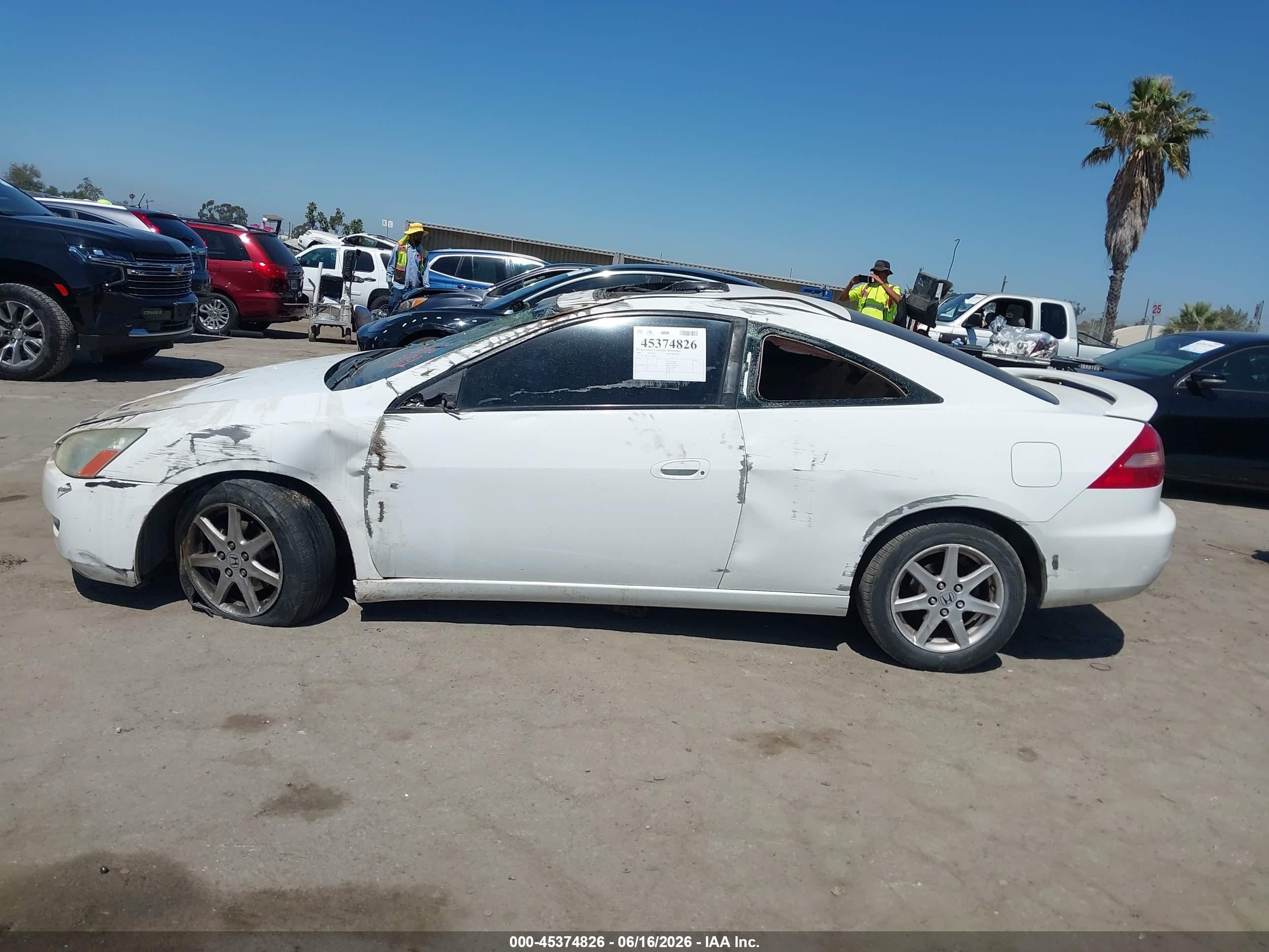 2003 Honda Accord Cpe Ex White vin: 1HGCM82623A023846