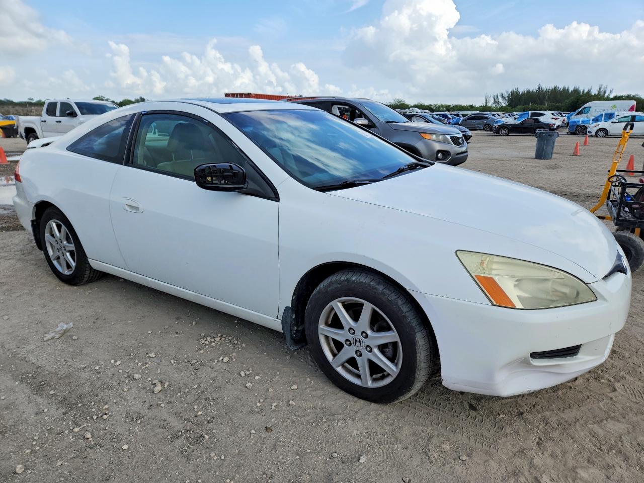 2004 Honda Accord Ex White vin: 1HGCM82674A010463
