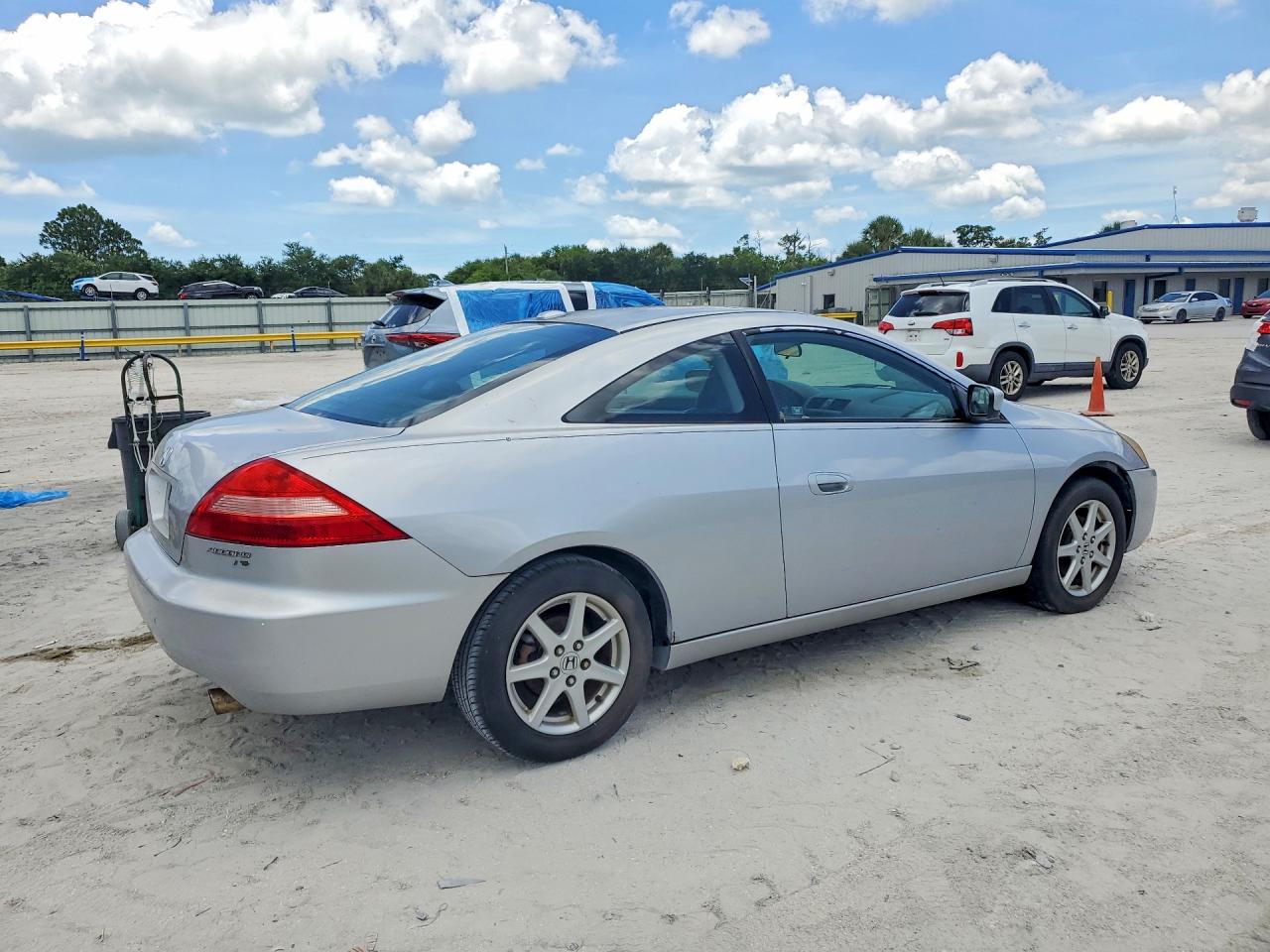 2004 Honda Accord Silver vin: 1HGCM826X4A019125