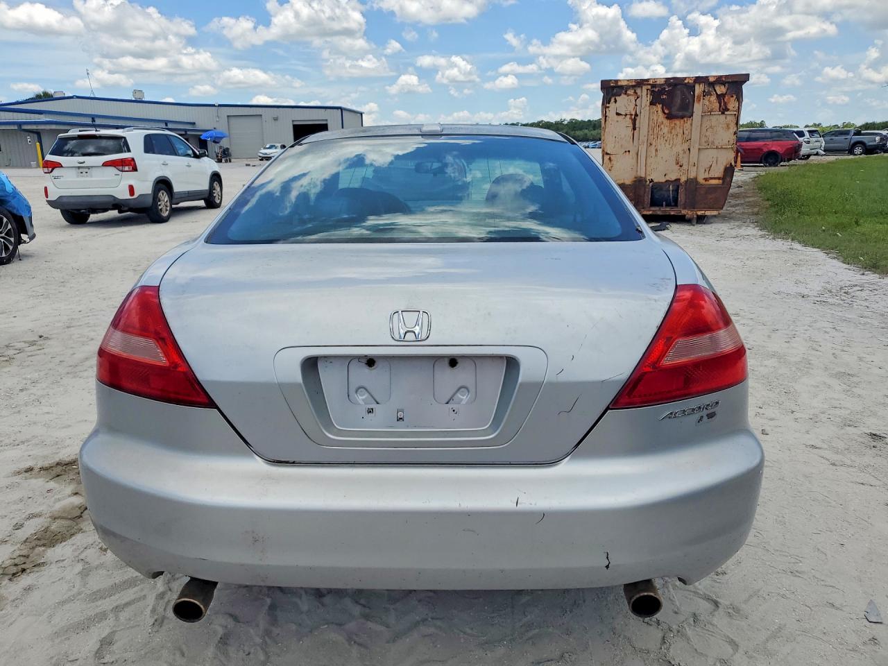 2004 Honda Accord Silver vin: 1HGCM826X4A019125