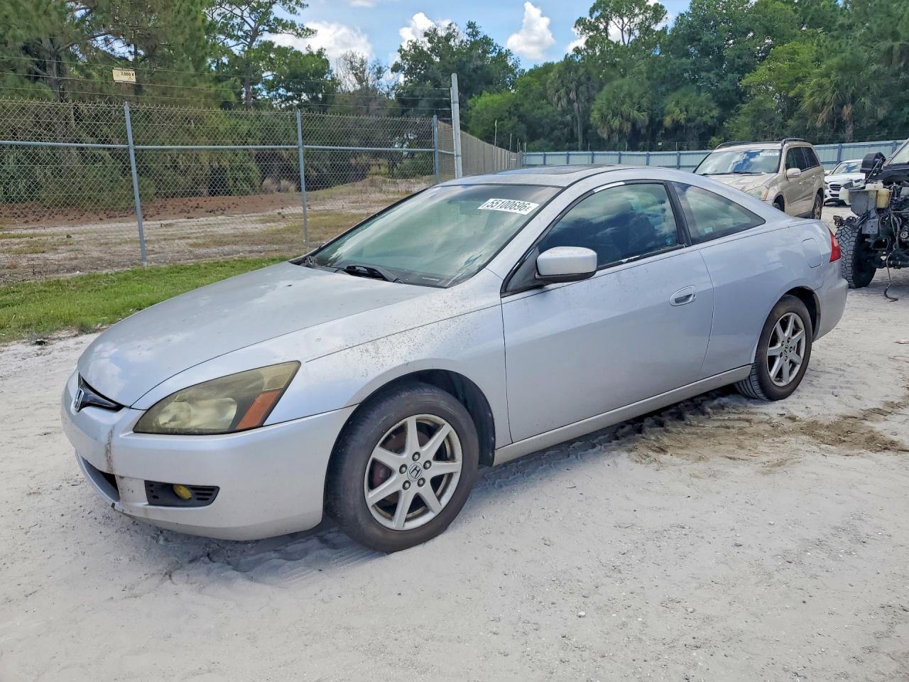 2004 Honda Accord Silver vin: 1HGCM826X4A019125
