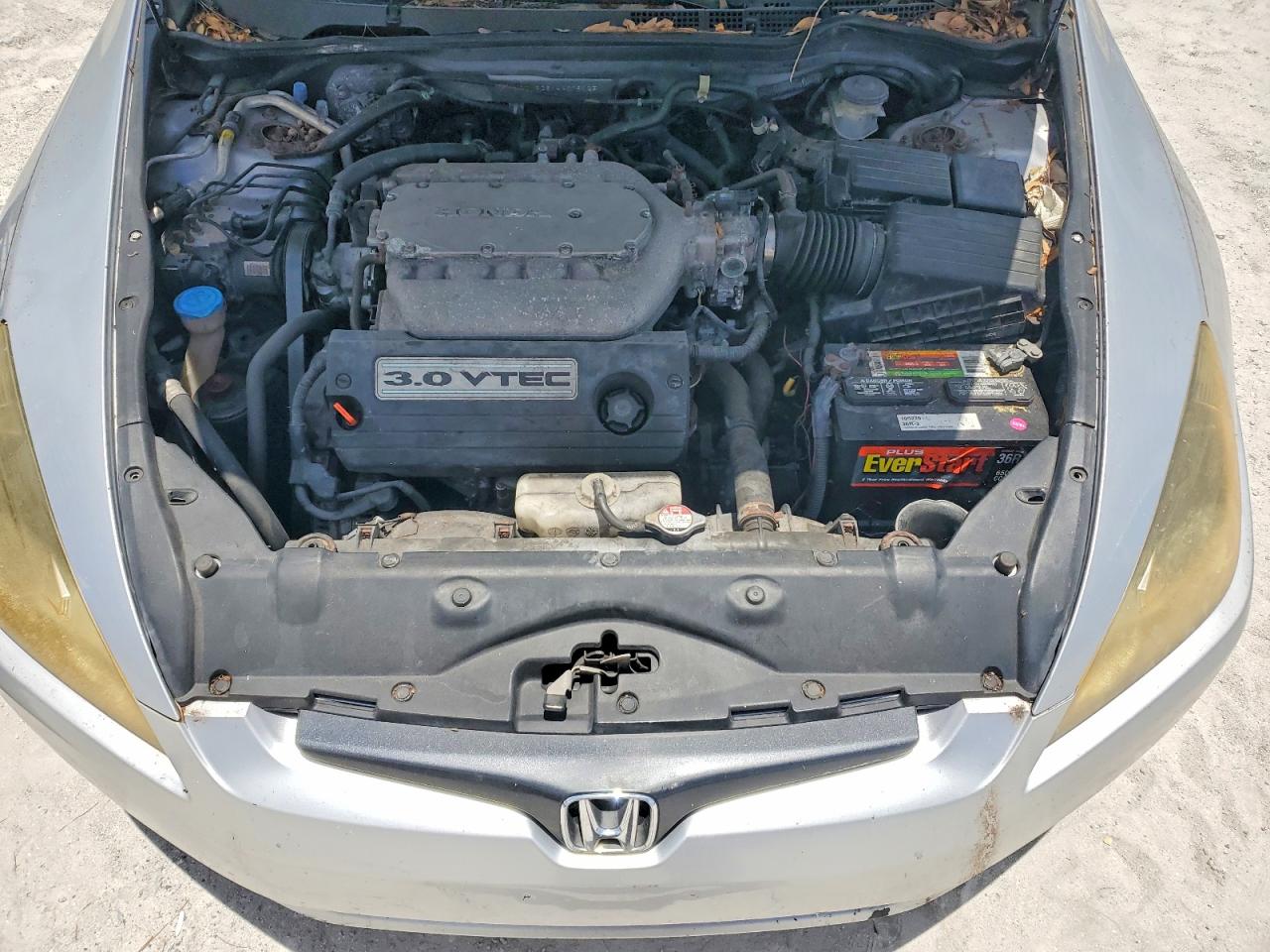 2004 Honda Accord Silver vin: 1HGCM826X4A019125